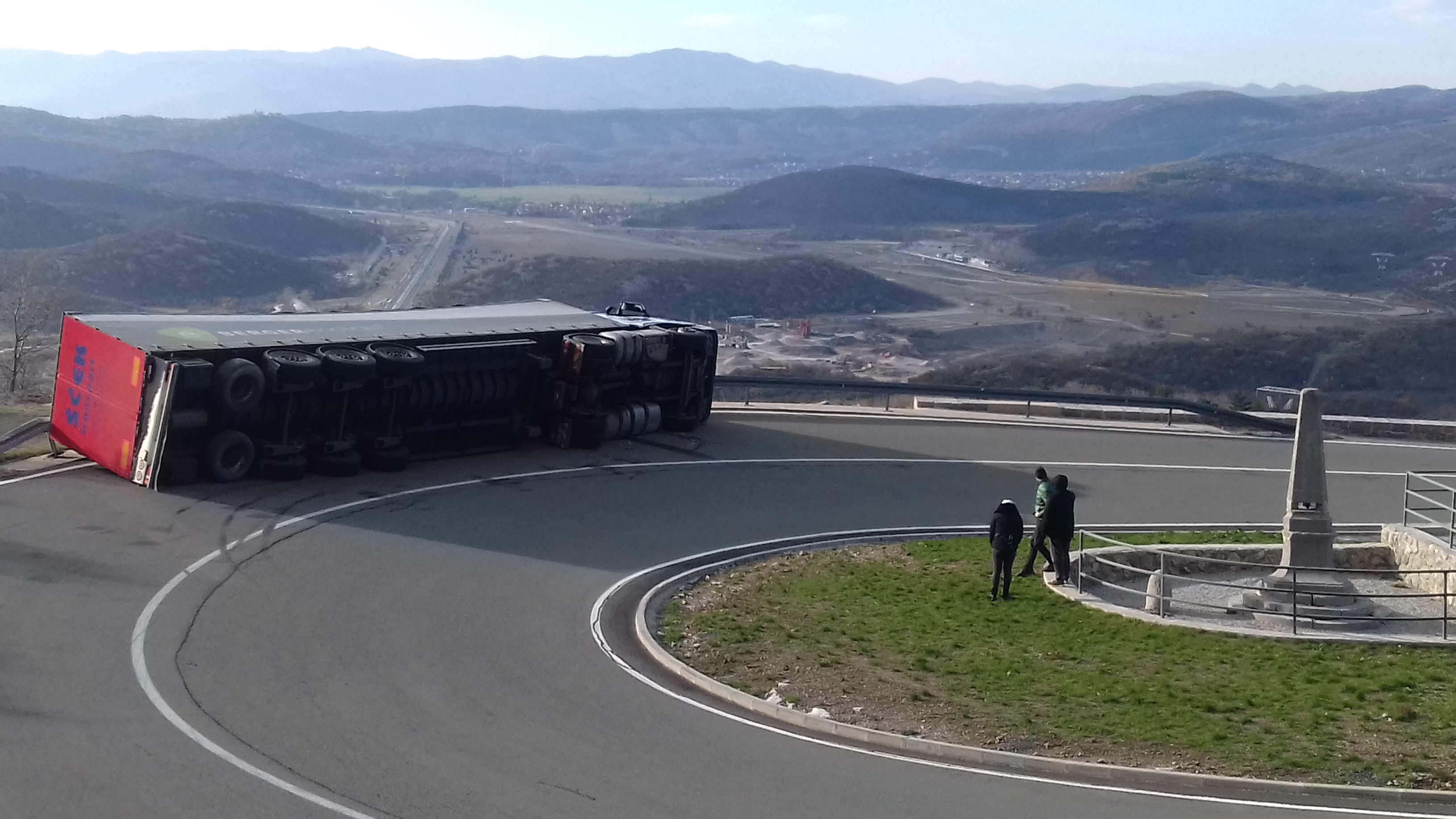 prometna nesreća, prevrnuti šleper, Cirkul, stara cesta, snimio Marin ANIČIĆ,