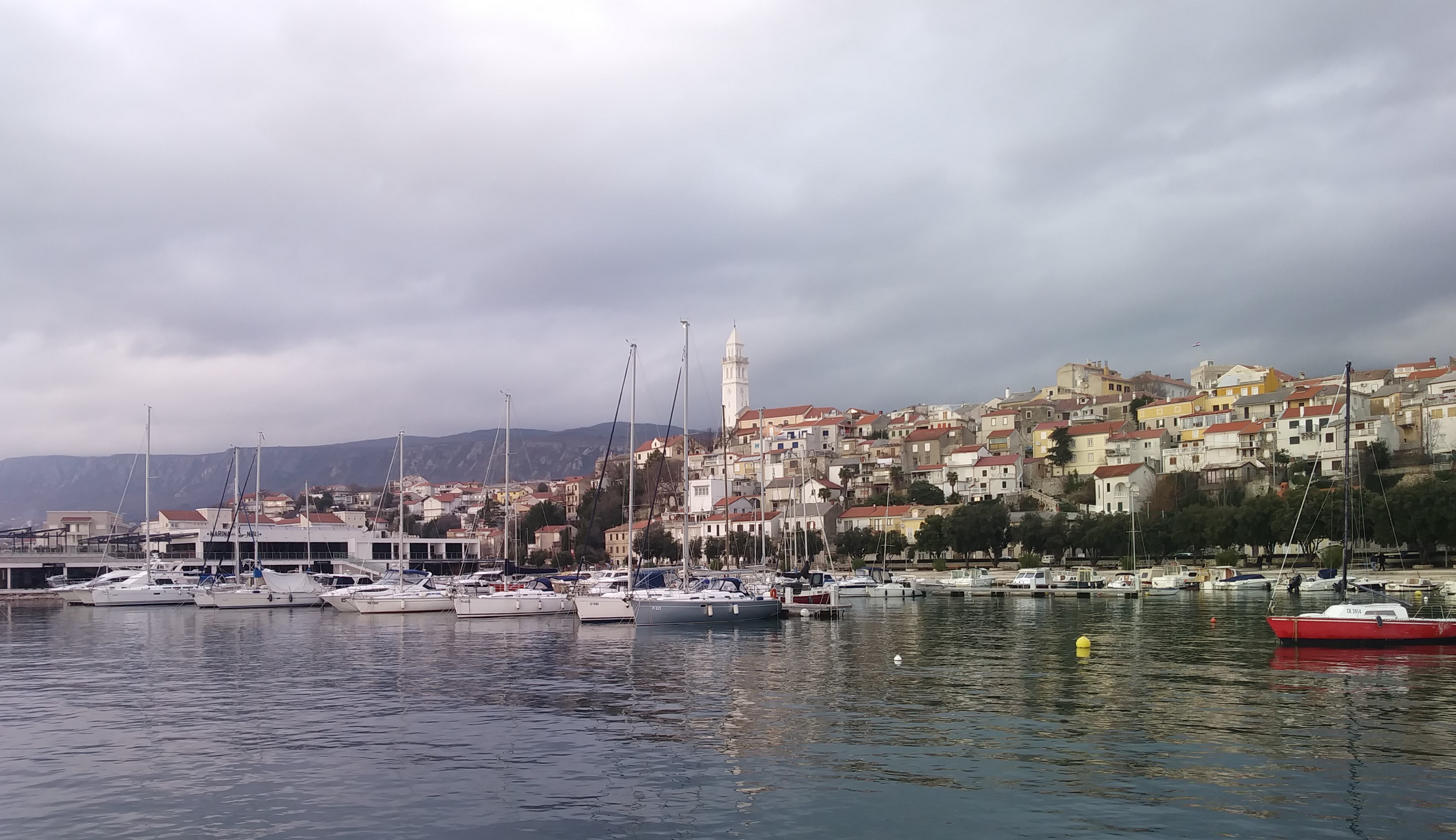 Novi Vinodolski s Marinom Novi / Snimio Franjo DERANJA