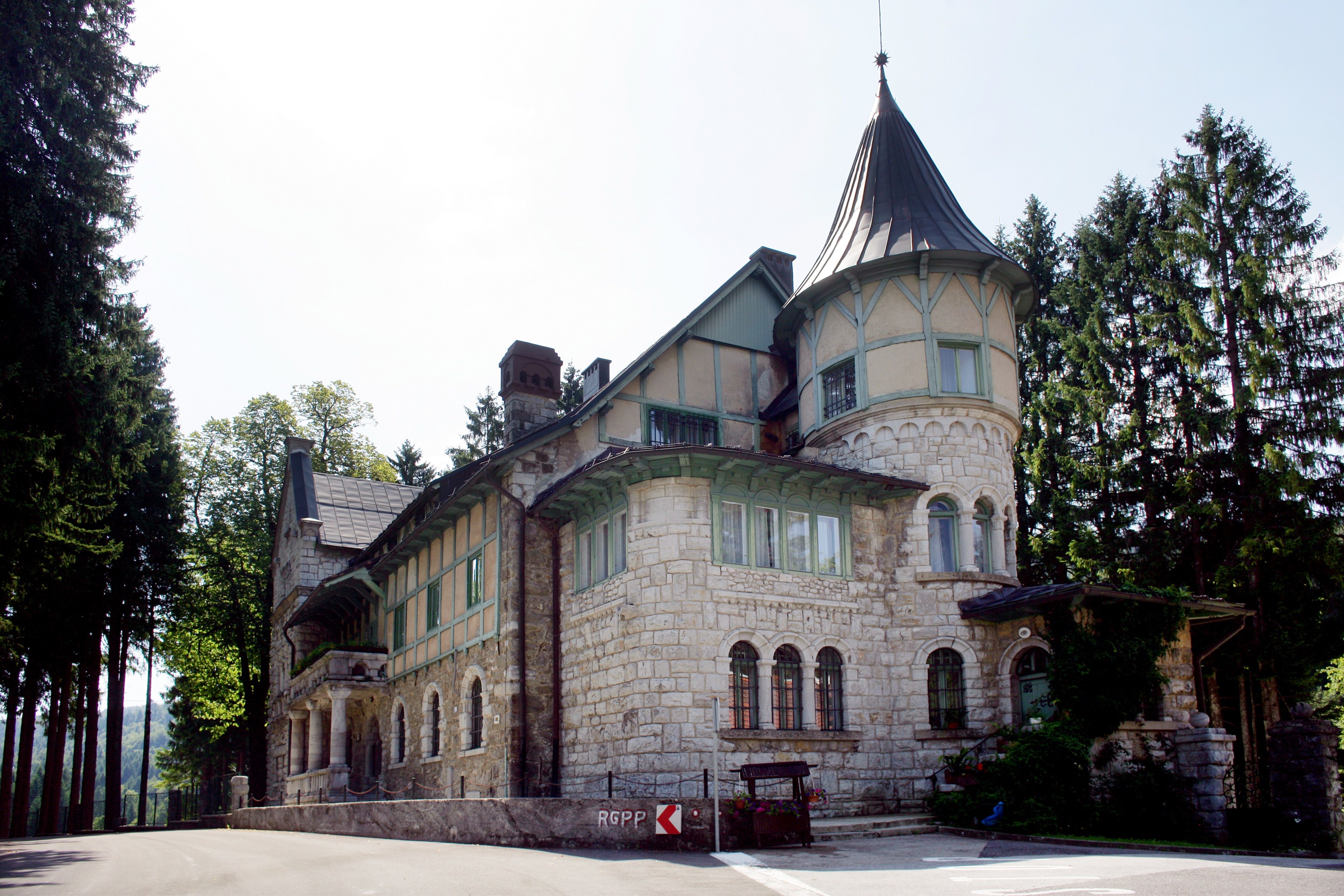 Dvorac u Staroj Sušici funkcionira kao dječje odmaralište