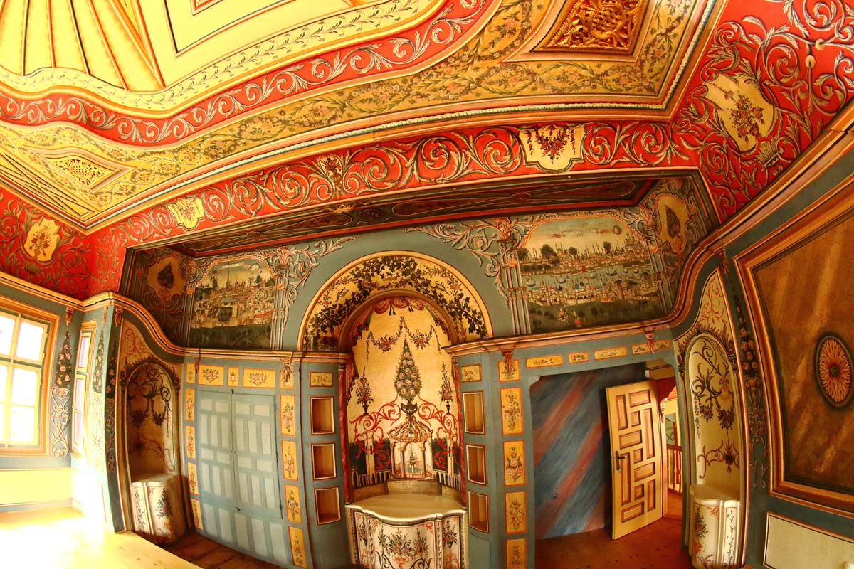 Detaljno restaurirani ornamenti