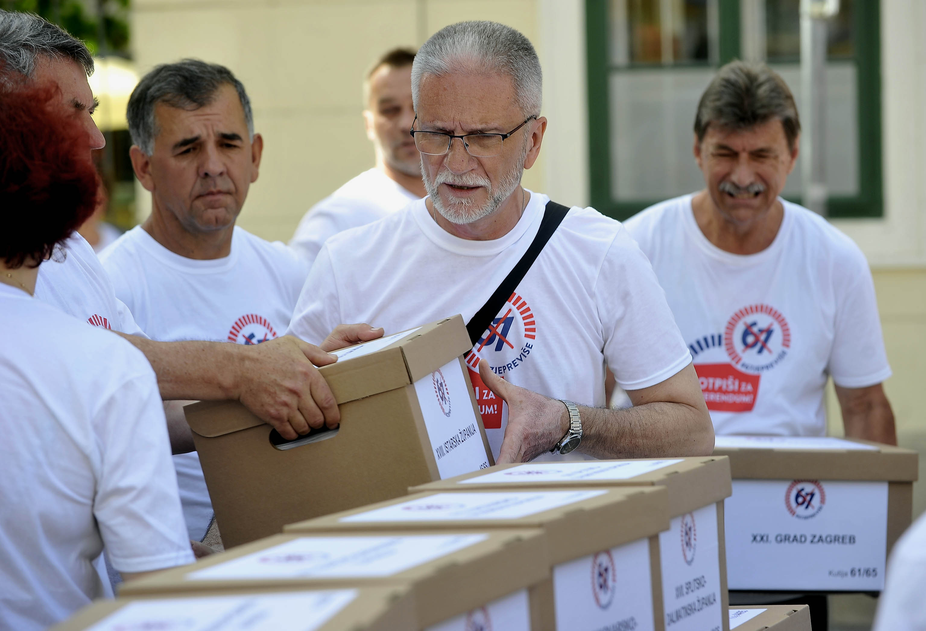 Prije predaje Vladi, Isključivali su se potencijalno nevažeći potpisi / Foto Davor KOVAČEVIĆ