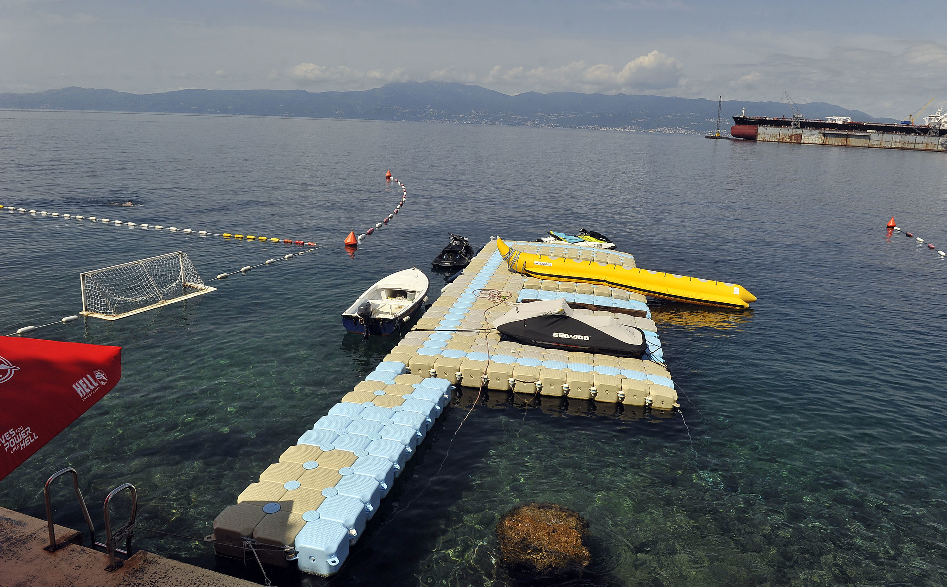 U Kostreni se može iznajmiti jet-ski / Foto Roni BRMALJ