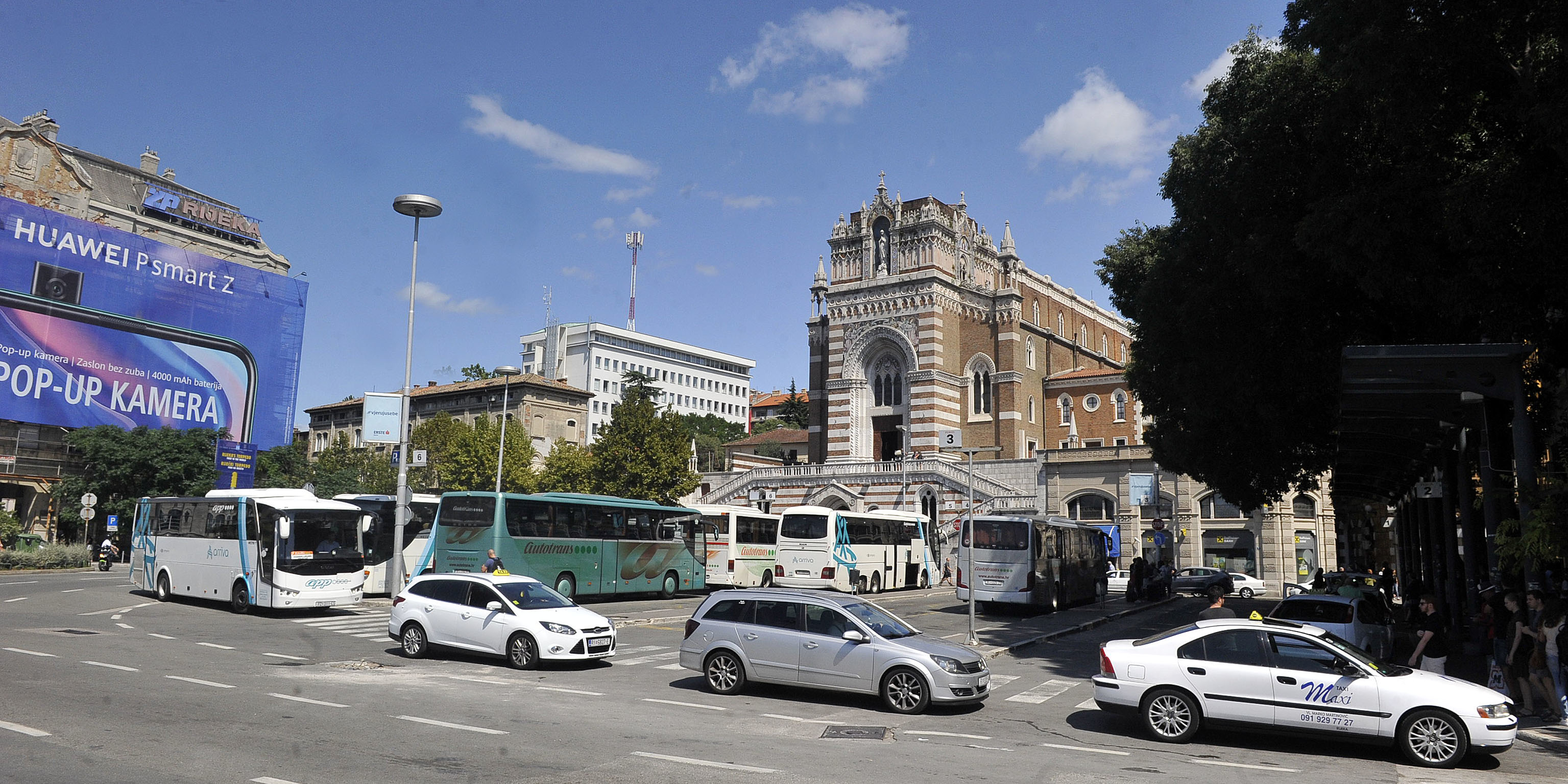 Žabica - autobusni kolodvor u centru grada / Snimio Roni BRMALJ