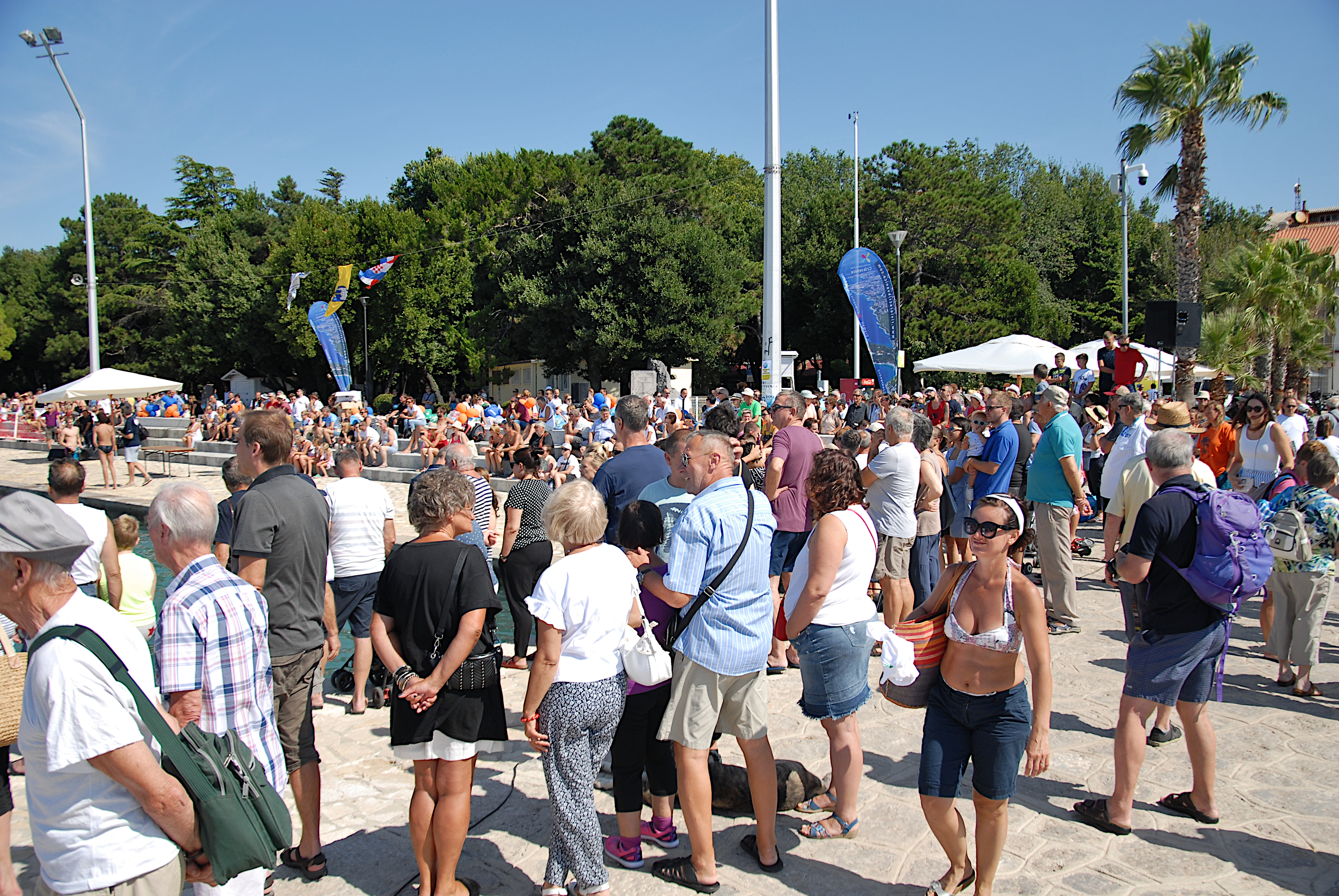 Maraton Šilo-Crikvenica: Brojni navijači na rivi u Crikvenici / Snimila Natapa CAR