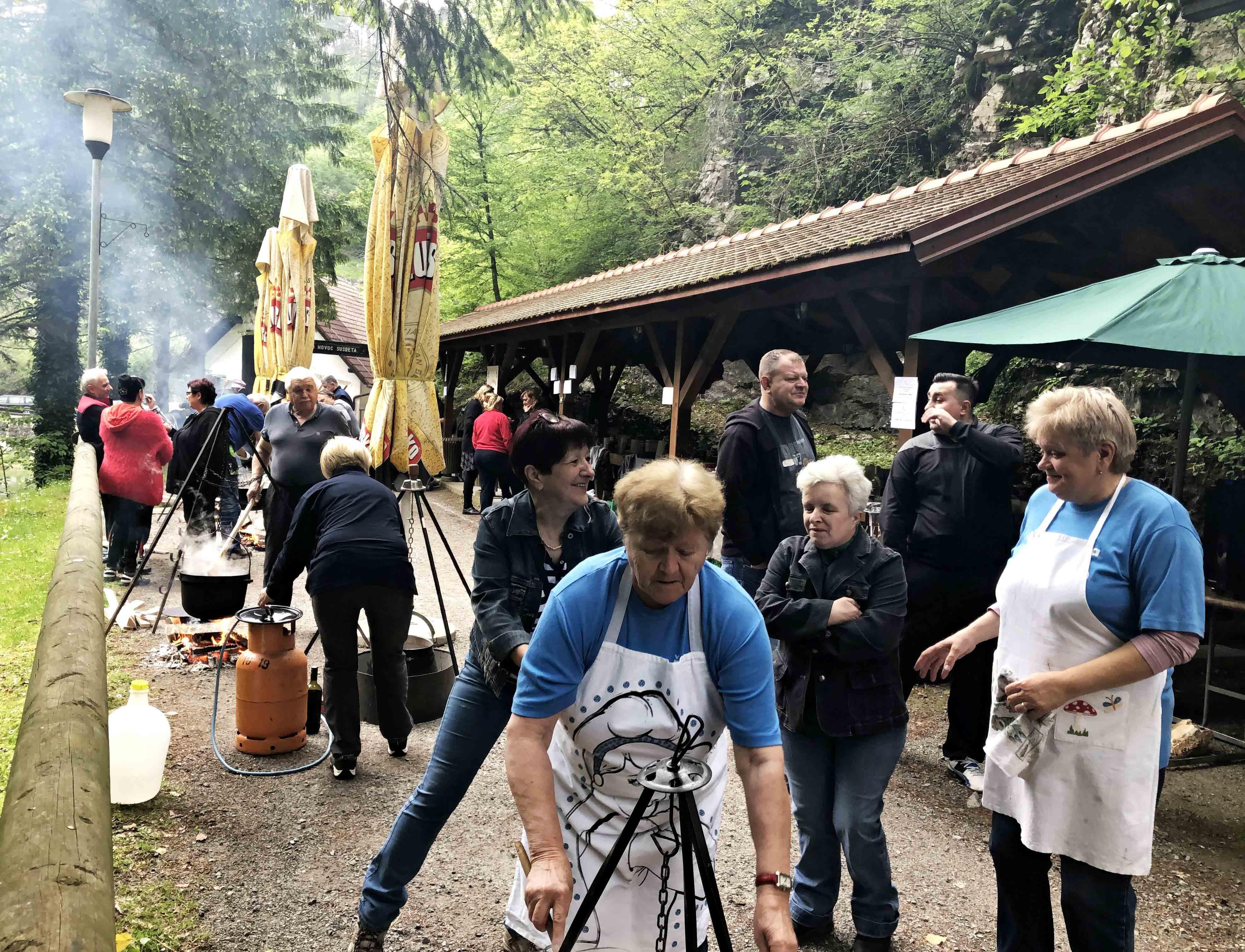 Kamačnik je mjesto brojnih natjecanja u pripremi kotlića / Foto T. KUŠIĆ