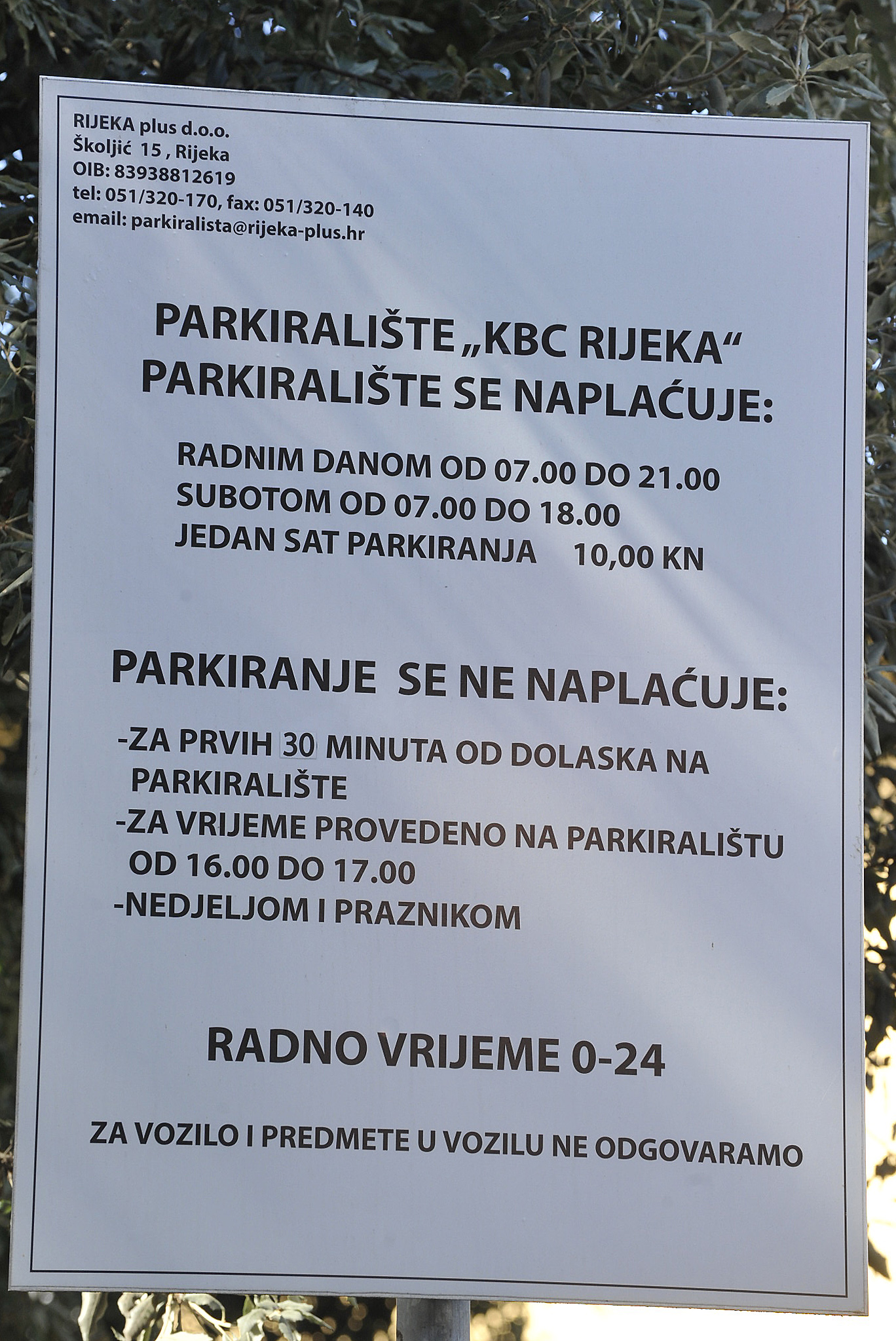 Parkingom kod KBC-a upravlja Rijeka plus / Snimio Sergej DRECHSLER