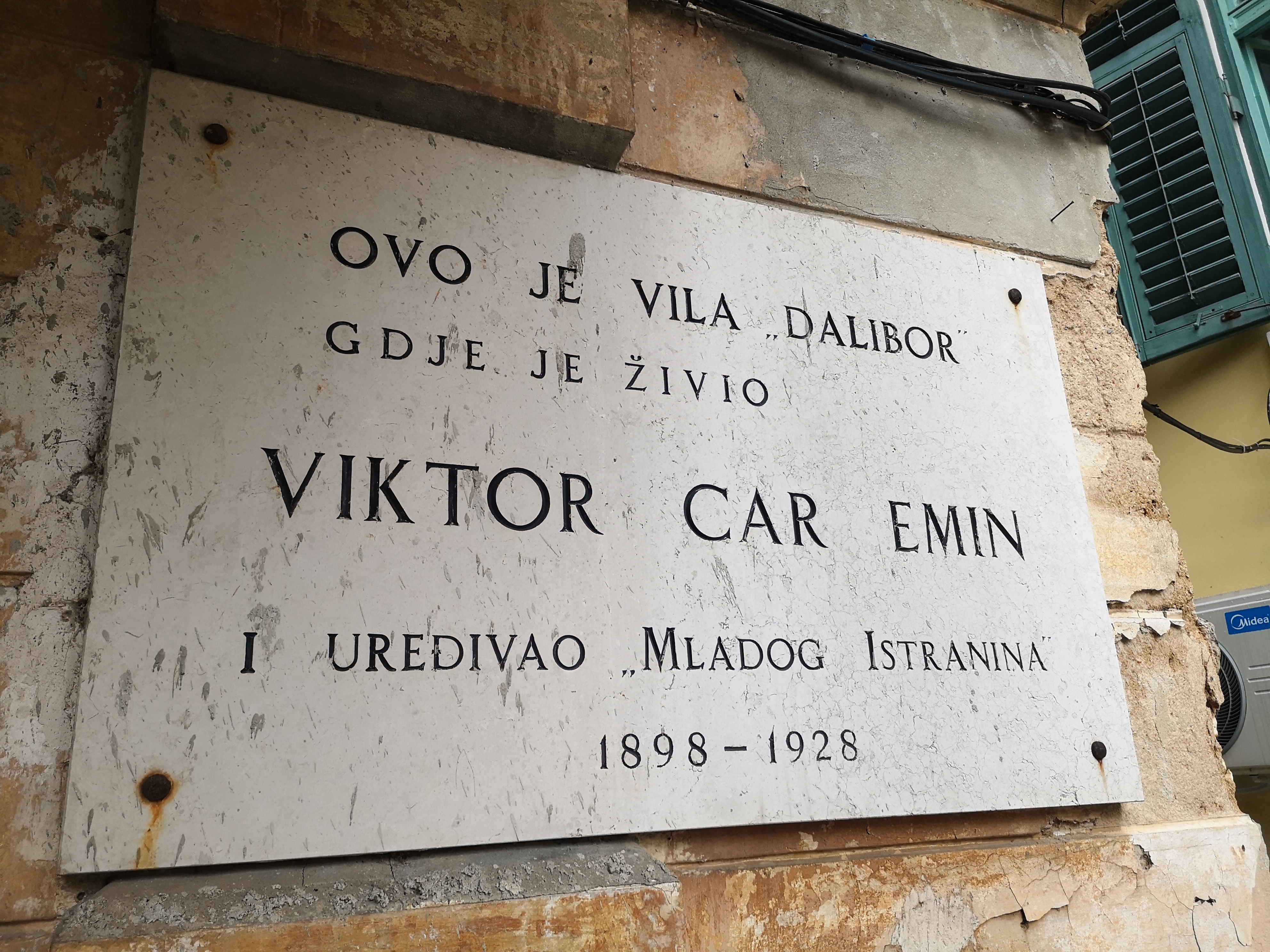 : Spomen-ploča na Vili Dalibor u Opatiji / Snimila Marina KIRIGIN