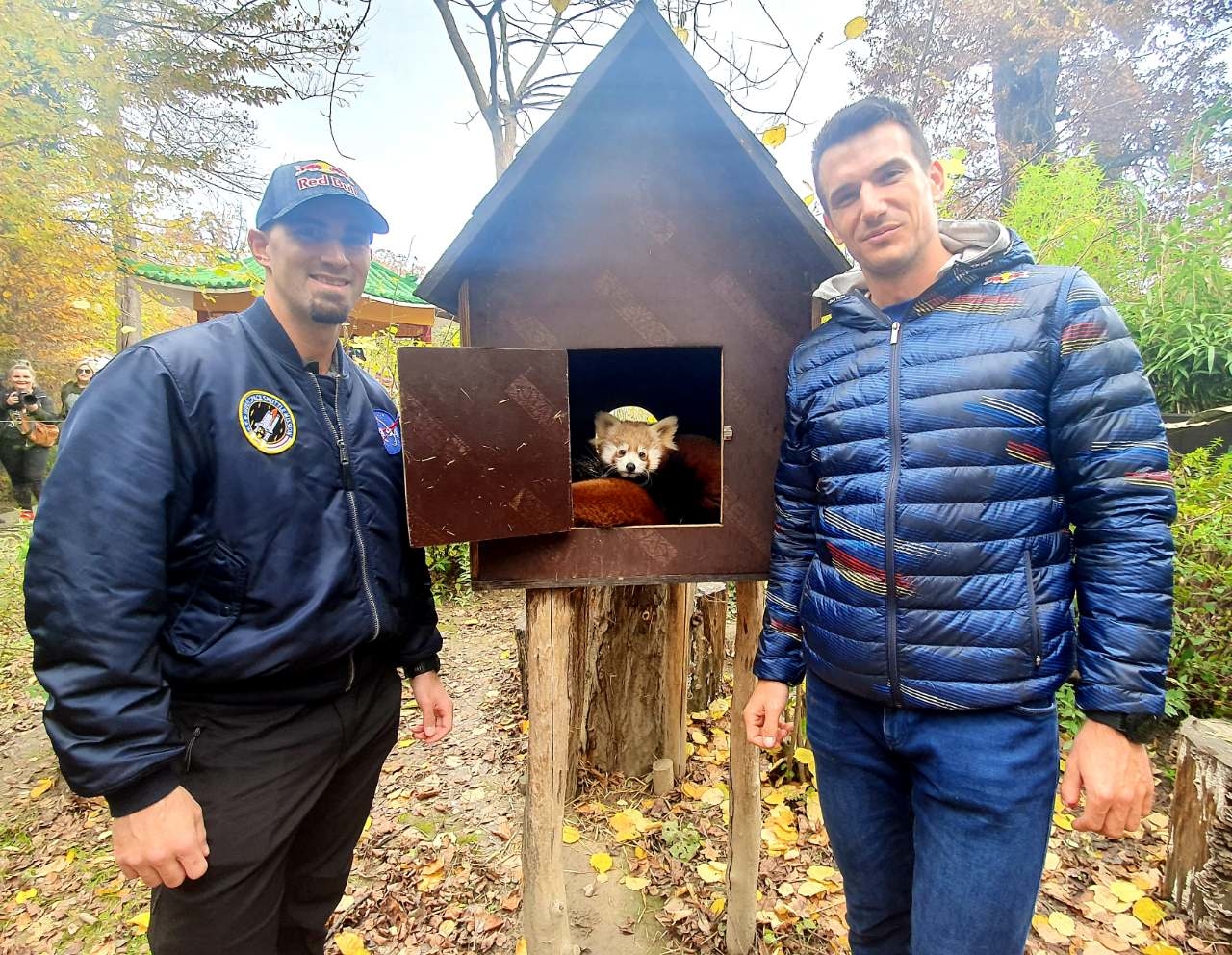 Slavni veslači u obilasku doma malih pandi