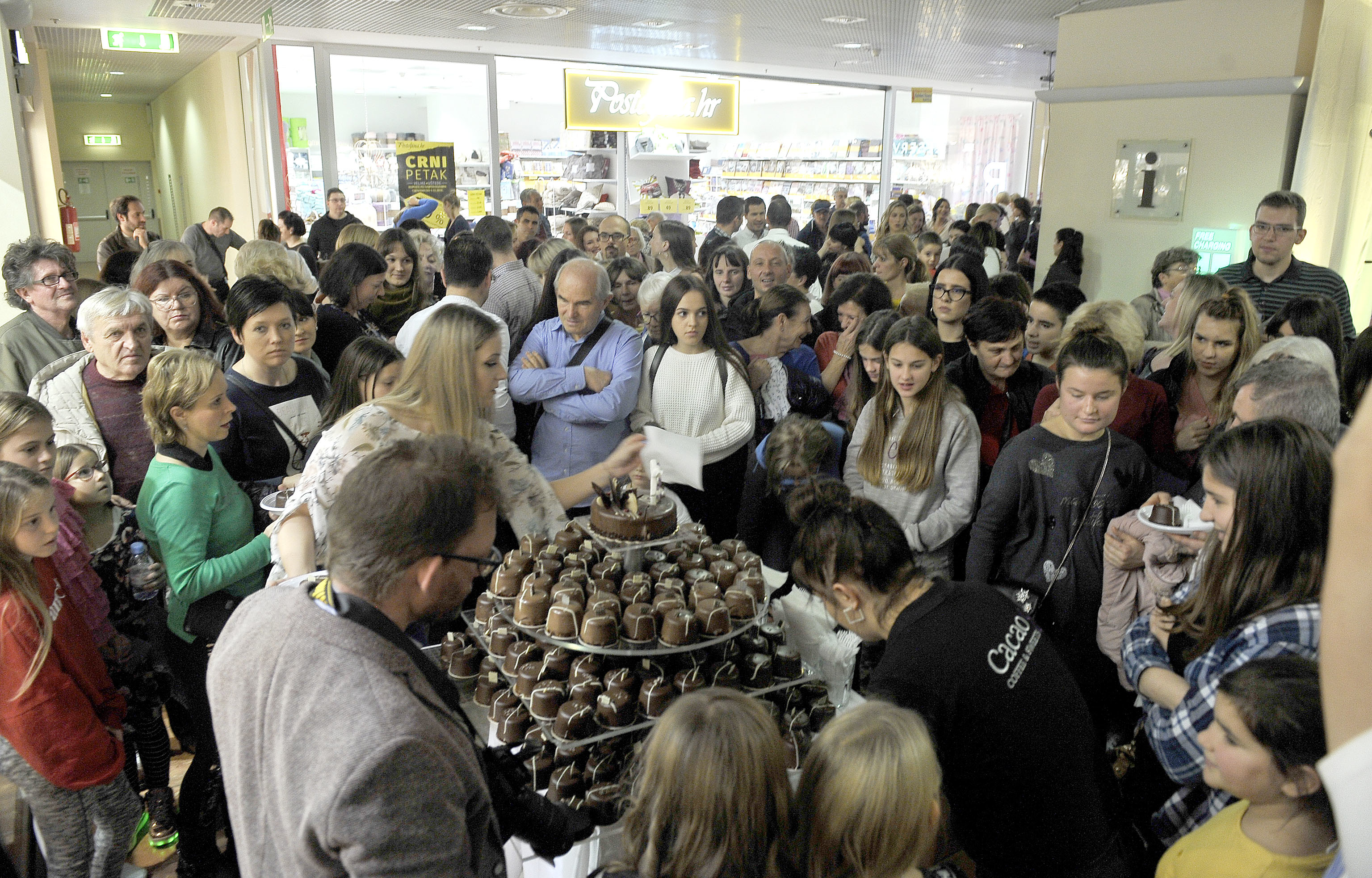 Tower Centar: : Trebalo je biti strpljiv da se dobije komad torte / Snimio Roni BRMALJ