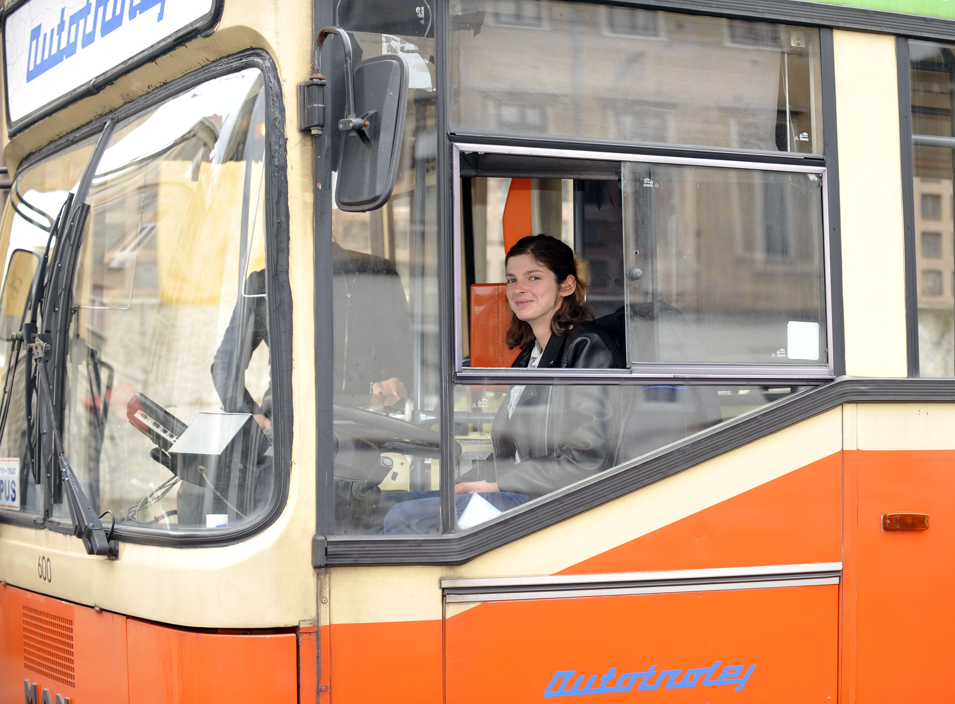Anamarija Sinčić za volanom autobusa Autotroleja / Foto Vedran KARUZA