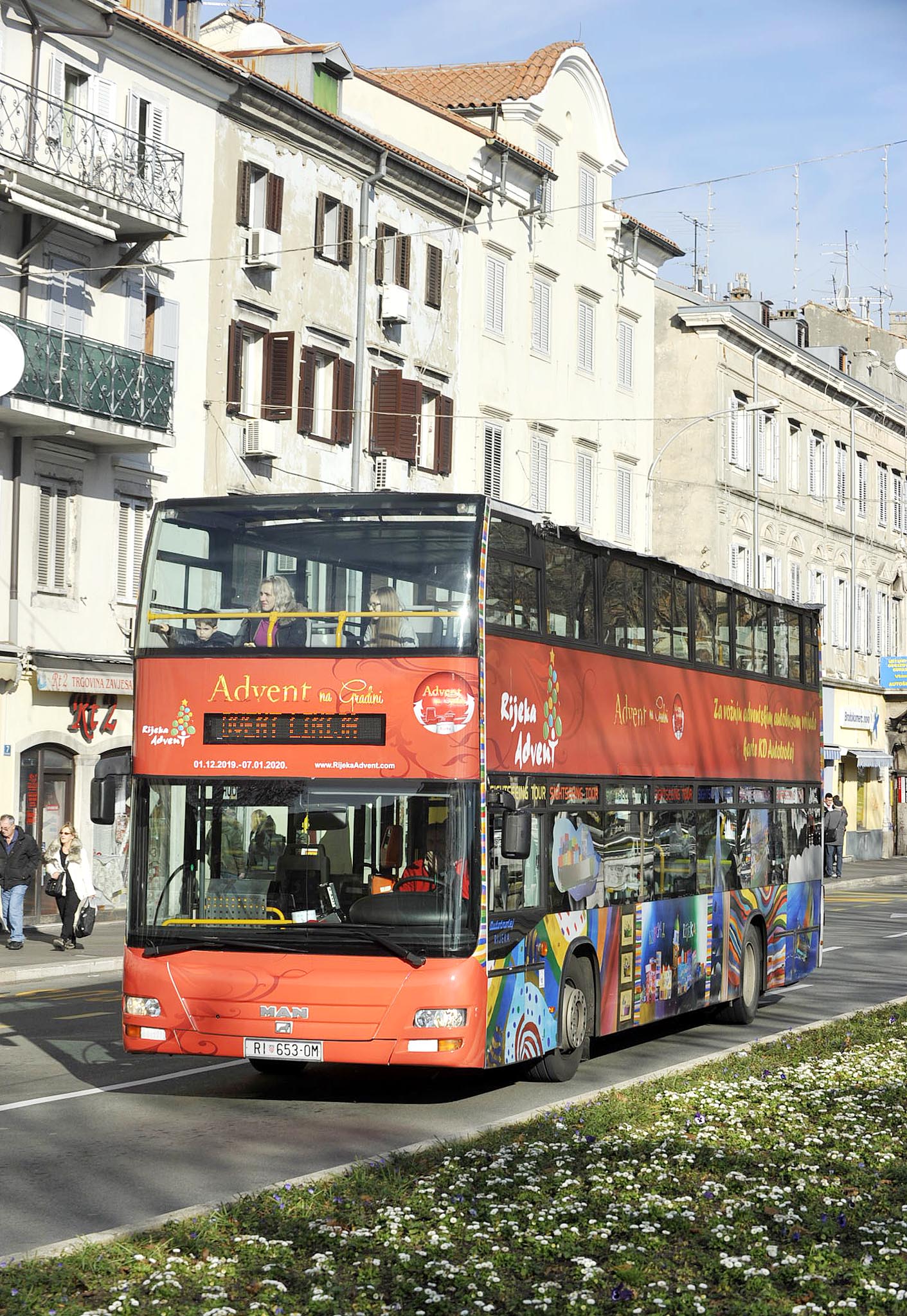 Razgledavanje grada autobusom popularno i zimi i ljeti / NL arhiva