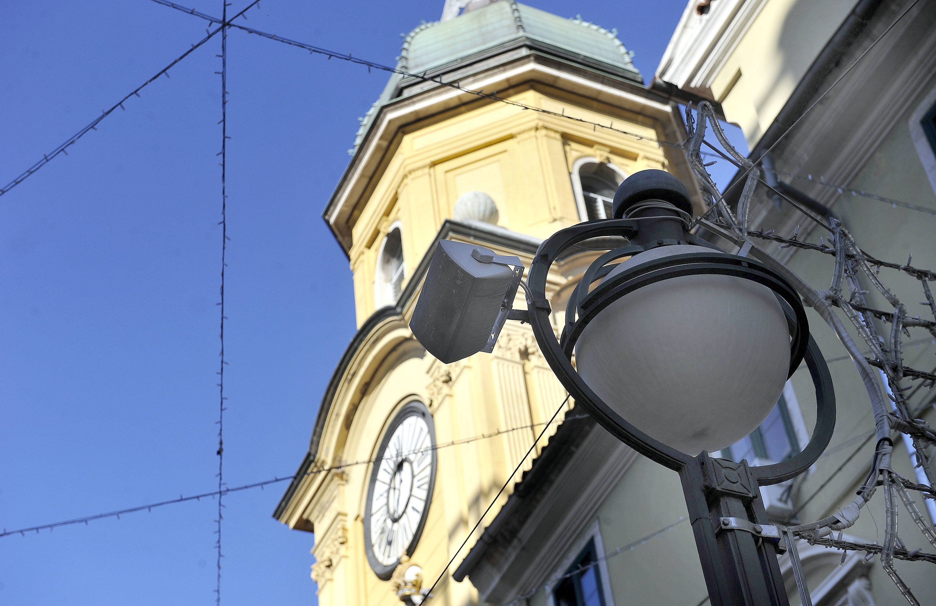 Zvučnici su postavljeni na nekoliko punktova na Korzu / Snimio Roni BRMALJ