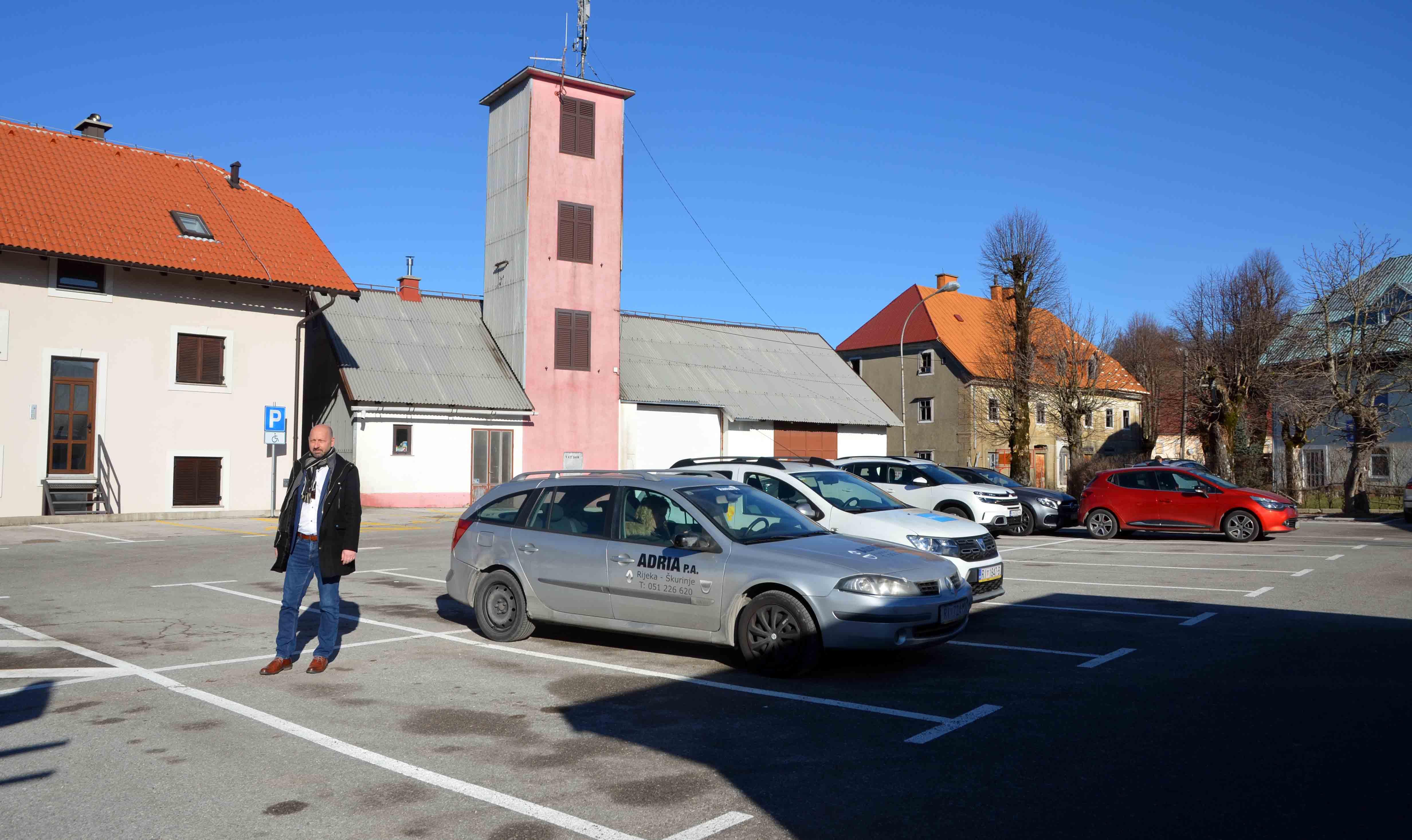 Načelnik David Bregovac na parkiralištu Placa / Snimio Marinko KRMPOTIĆ