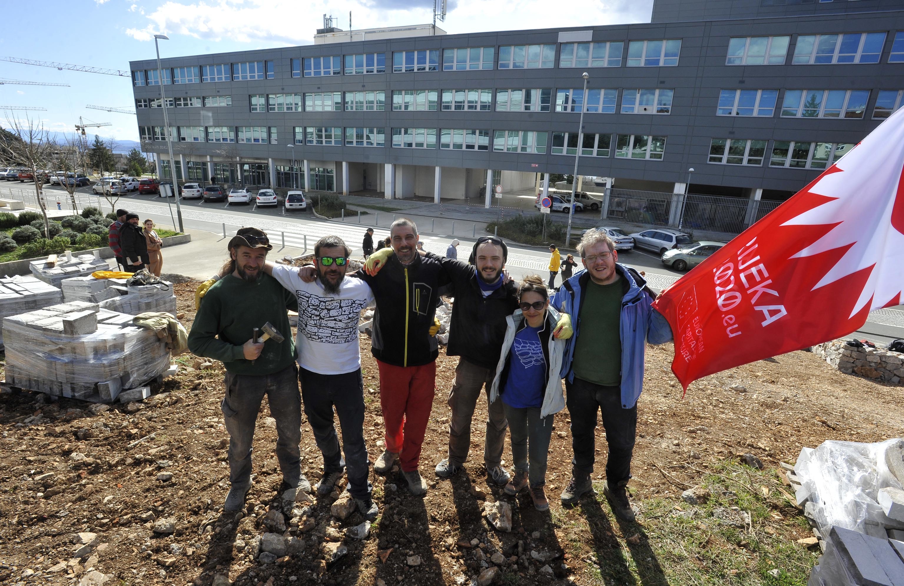 Članovi Udruge »4 grada Dragodid« sudjeluju u umjetničkom projektu Darka Fritza / Snimio Damir ŠKOMRLJ