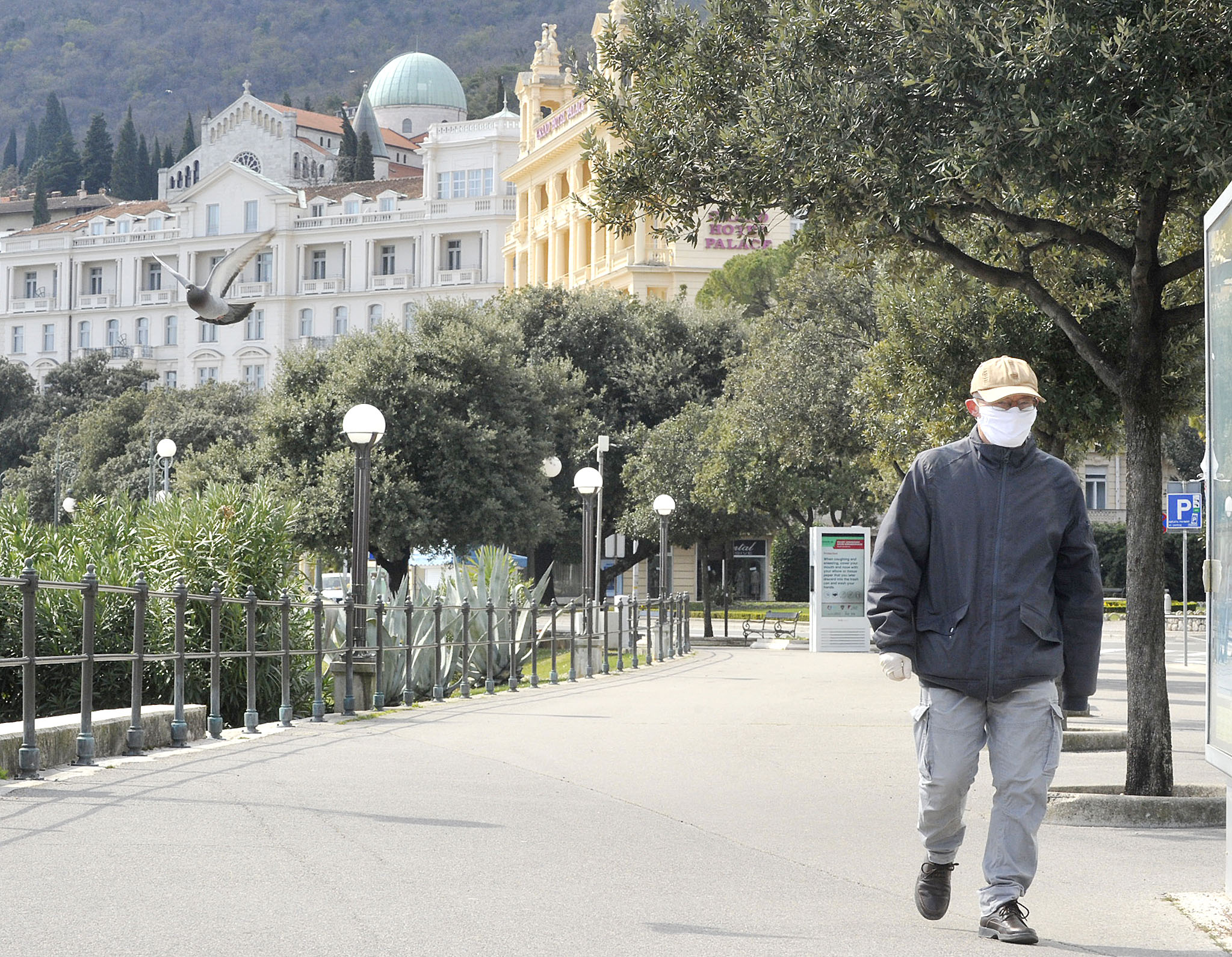 Rijetka slika praznih opatijskih ulica / Foto Sergej DRECHSLER