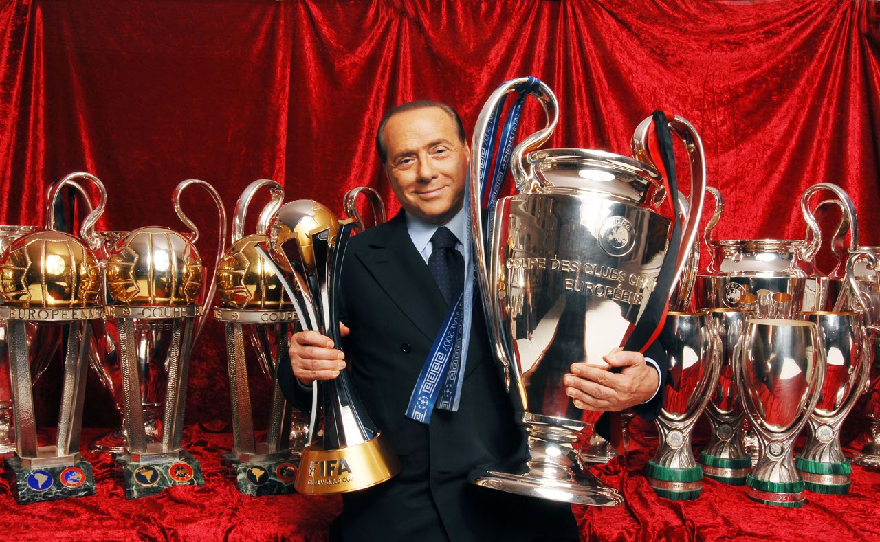 Poduzetnik i kasnije talijanski premijer Silvio Berlusconi kupio je 20. veljače 1986. »Milan« i spasio ga bankrota ulažući pritom velike količine novca