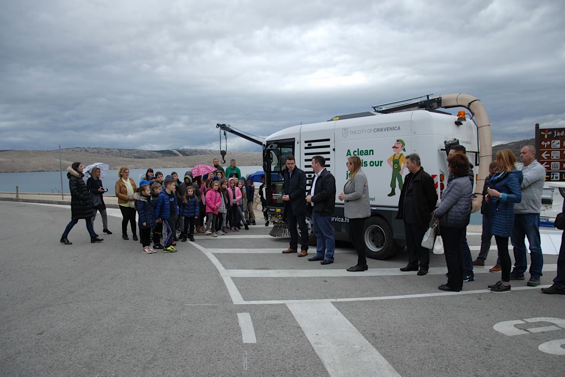 Zamjenici gradonačelnika Ivoni Matošić Gašparović ključeve vozila predao je Hrvoje Rogić u ime OK-TEH-a iz Zagreba, snimila Nataša CAR