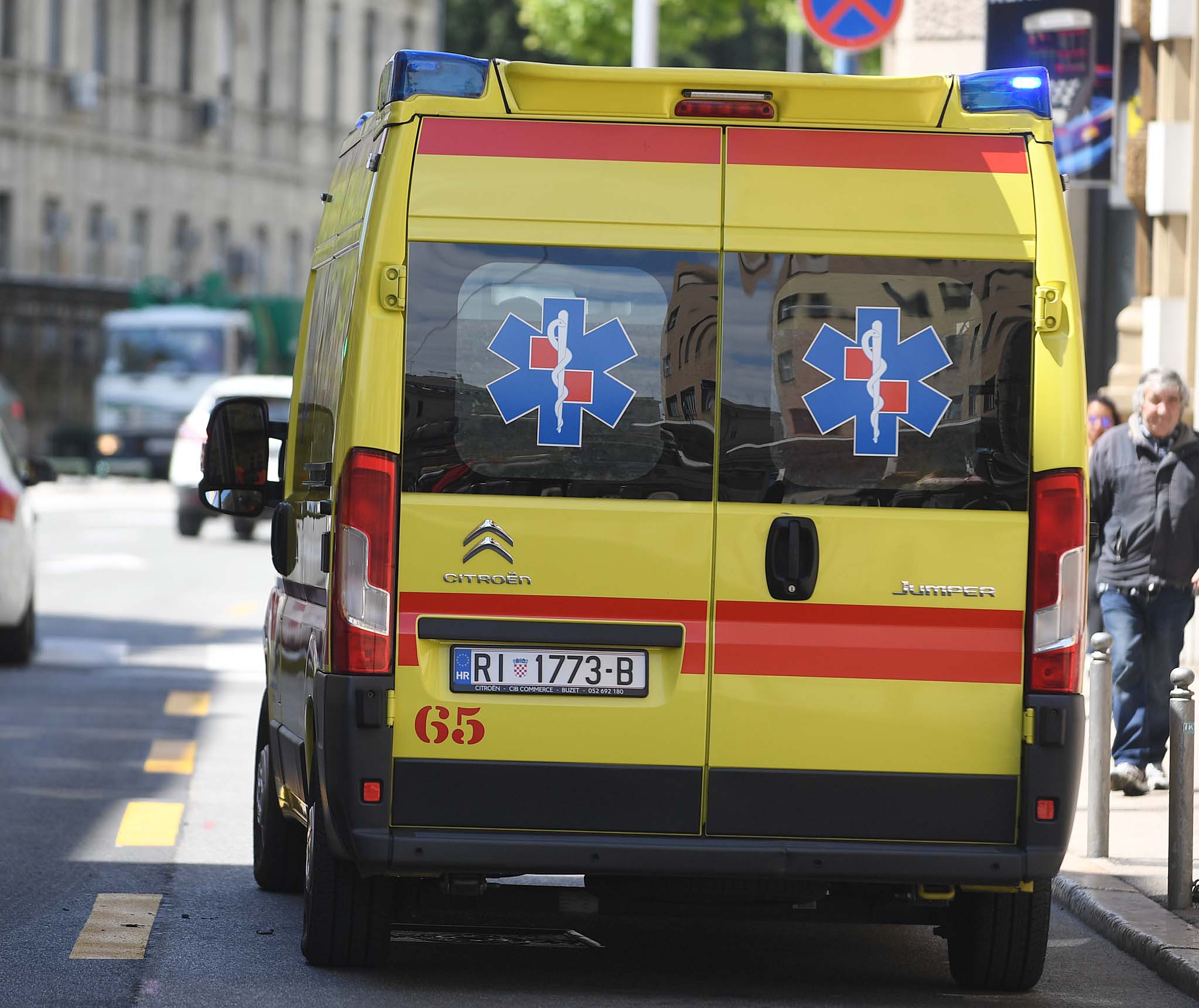 Prometna nesreća kod Riječkog nebodera, ozlijeđena pješakinja, snimio Ivica TOMIĆ