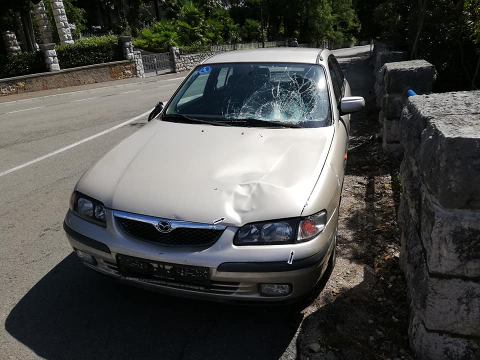 Nesreća u Crikvenici, mazdom naletio na pješake, snimio Maks KOSJEK