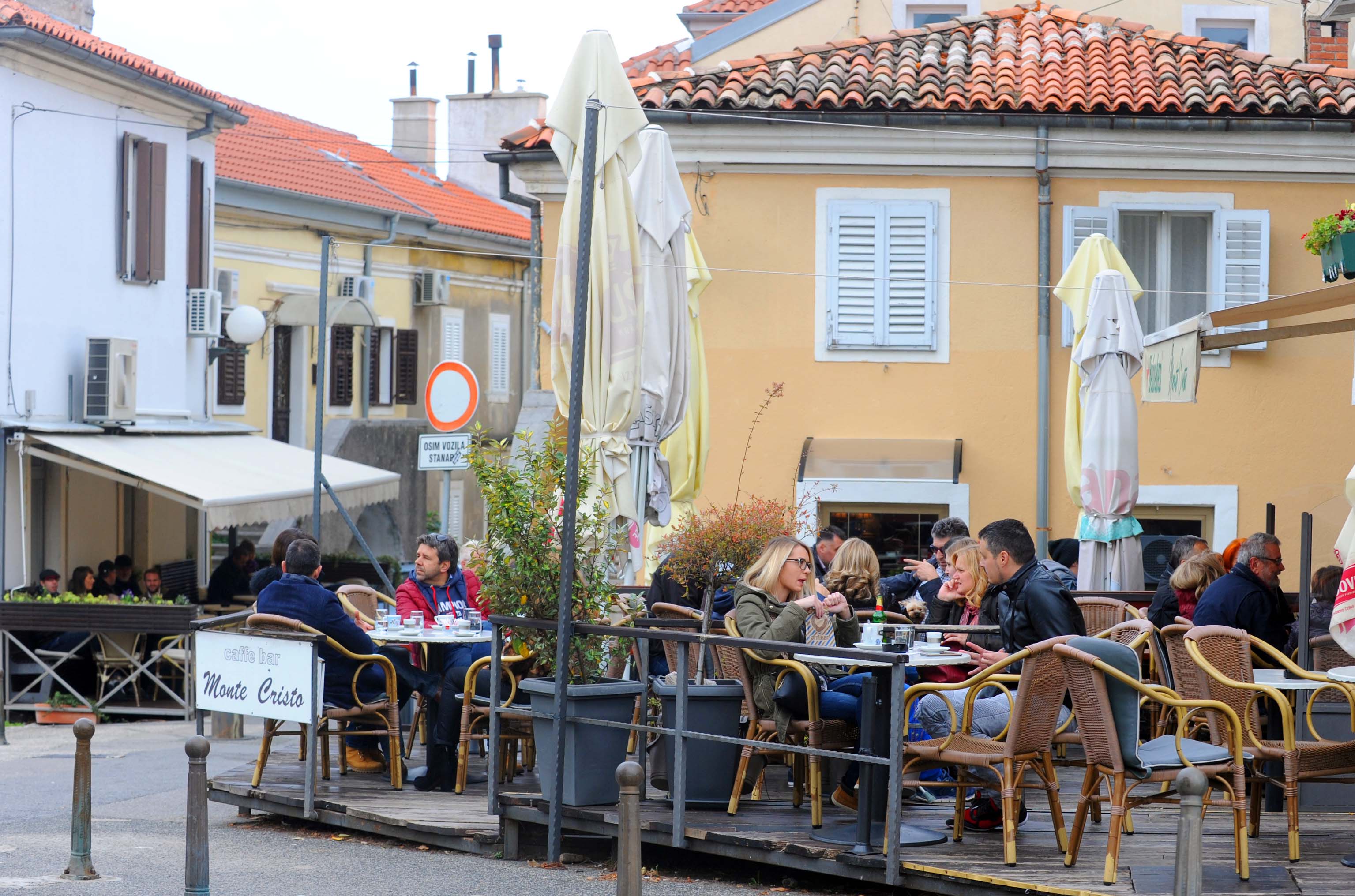 Ugostitelji se trude ponudom zadovoljiti svakog gosta, i domaćeg i stranog  / Foto Vedran KARUZA