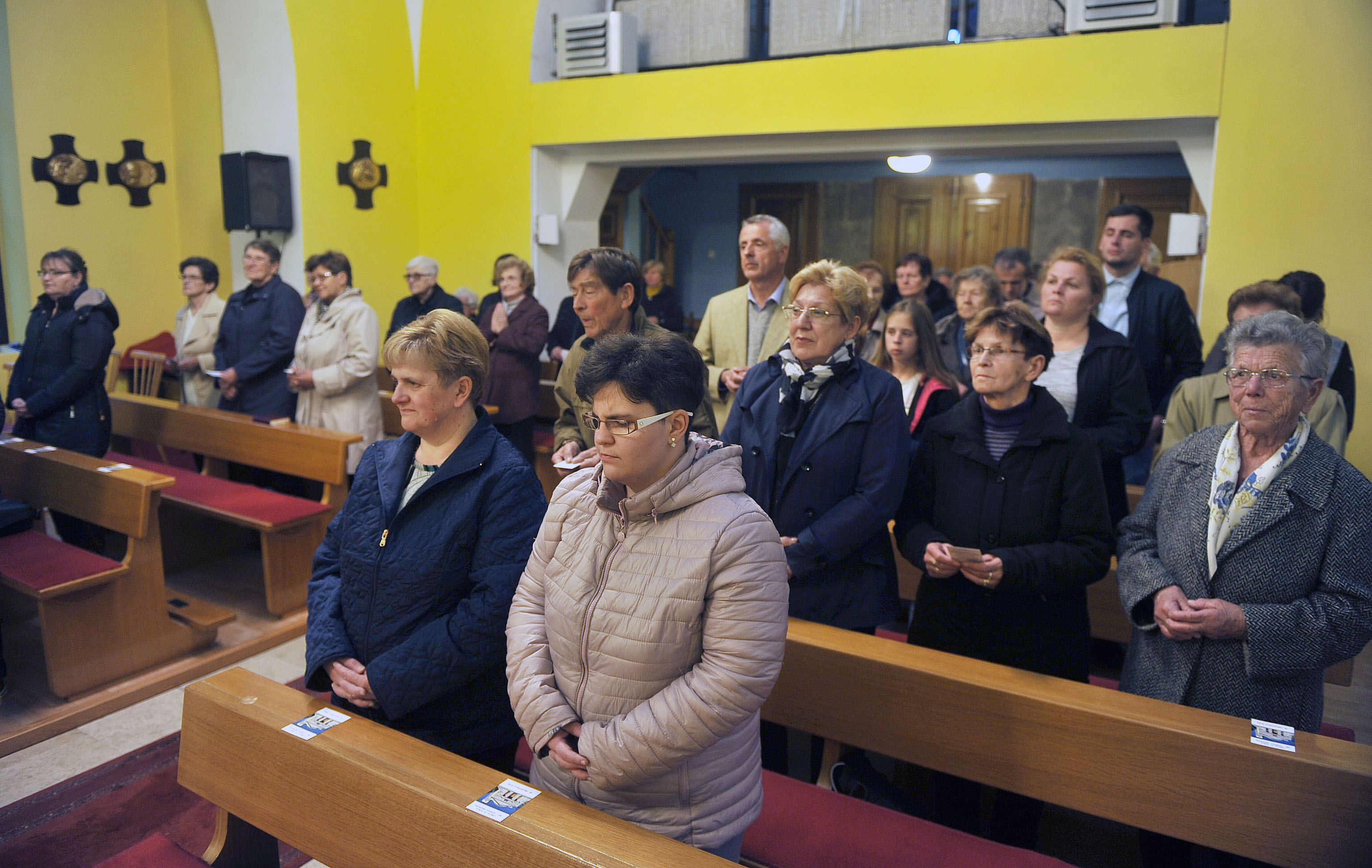 Nakon misnih slavlja župljani se vole i  podružiti u župnoj kući, snimio Roni BRMALJ