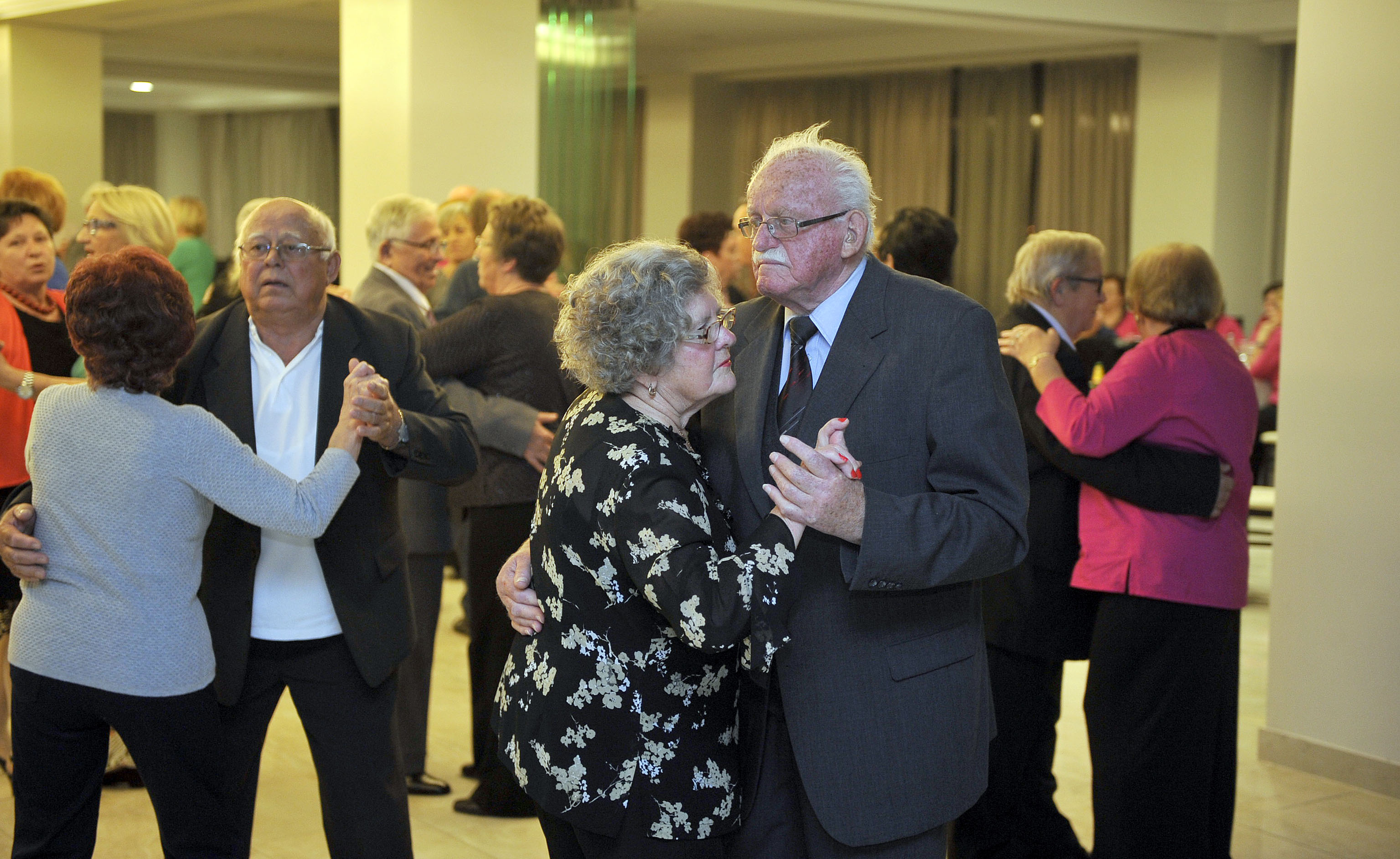 Jubilarni 20. bal umirovljenika održan je u crikveničkoj "Omorici" / Foto Roni BRMALJ