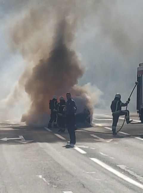 automobil u plamenu, Foto Nikola Žamut Stolčić / Facebook