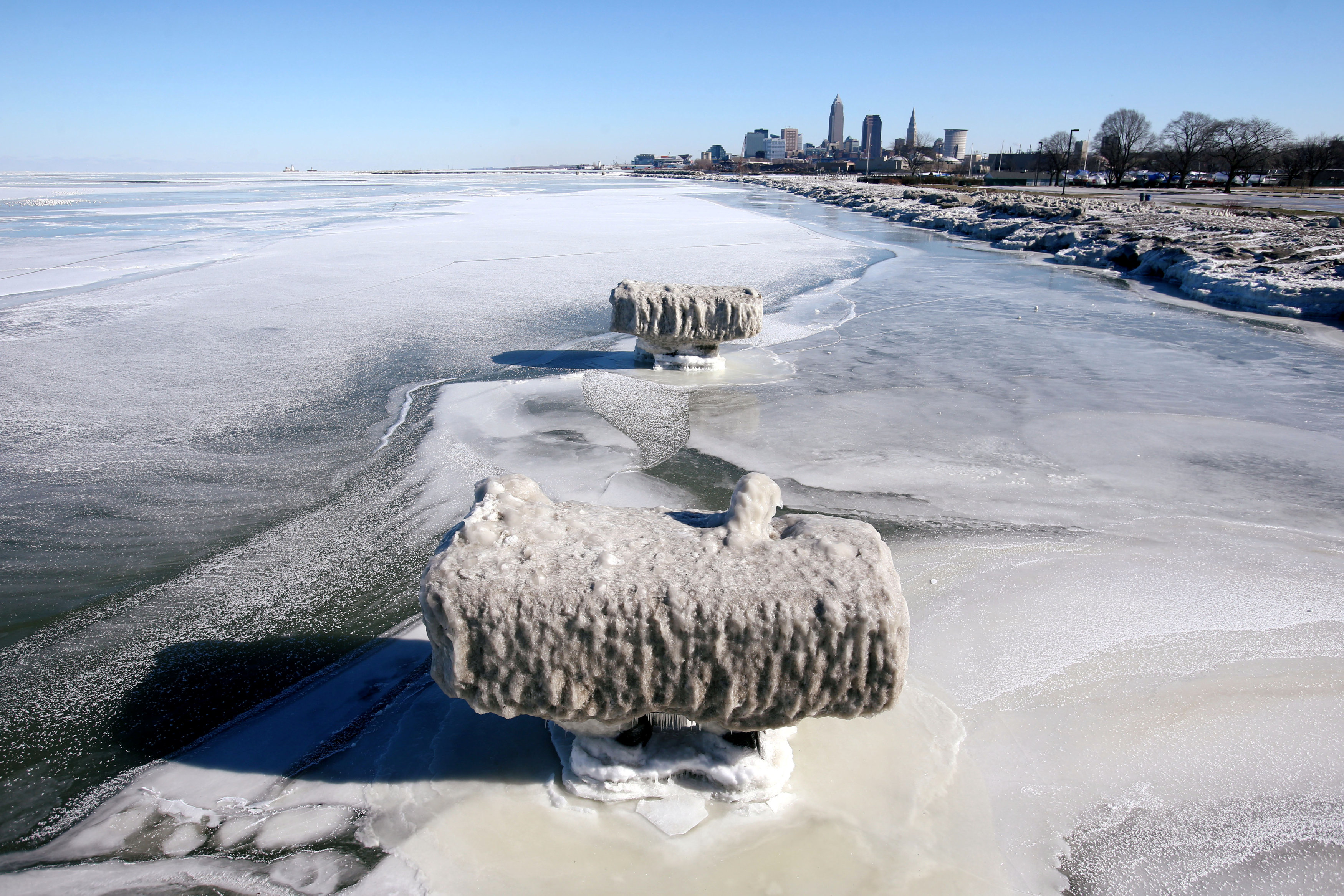 Zaleđena obala jezera Lake Erie tijekom polarnog vrtloga u Clevelandu, u Ohiju / Foto Reuters