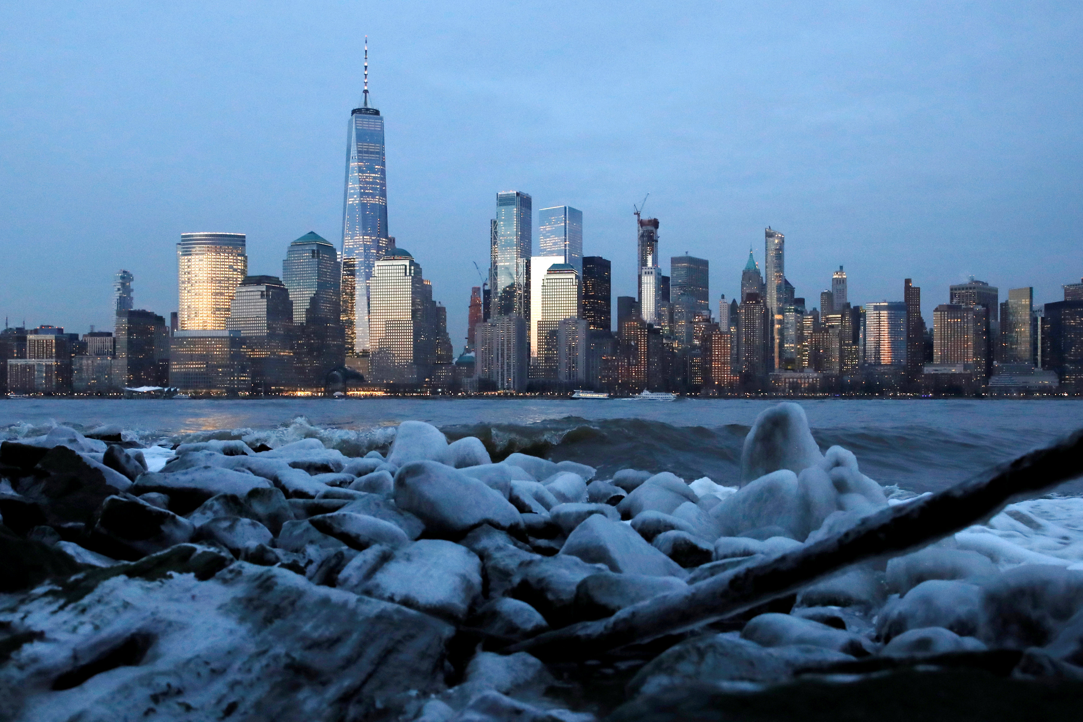 Pogled na Manhattan sa zaleđene obale rijeke Hudson / Foto Reuters