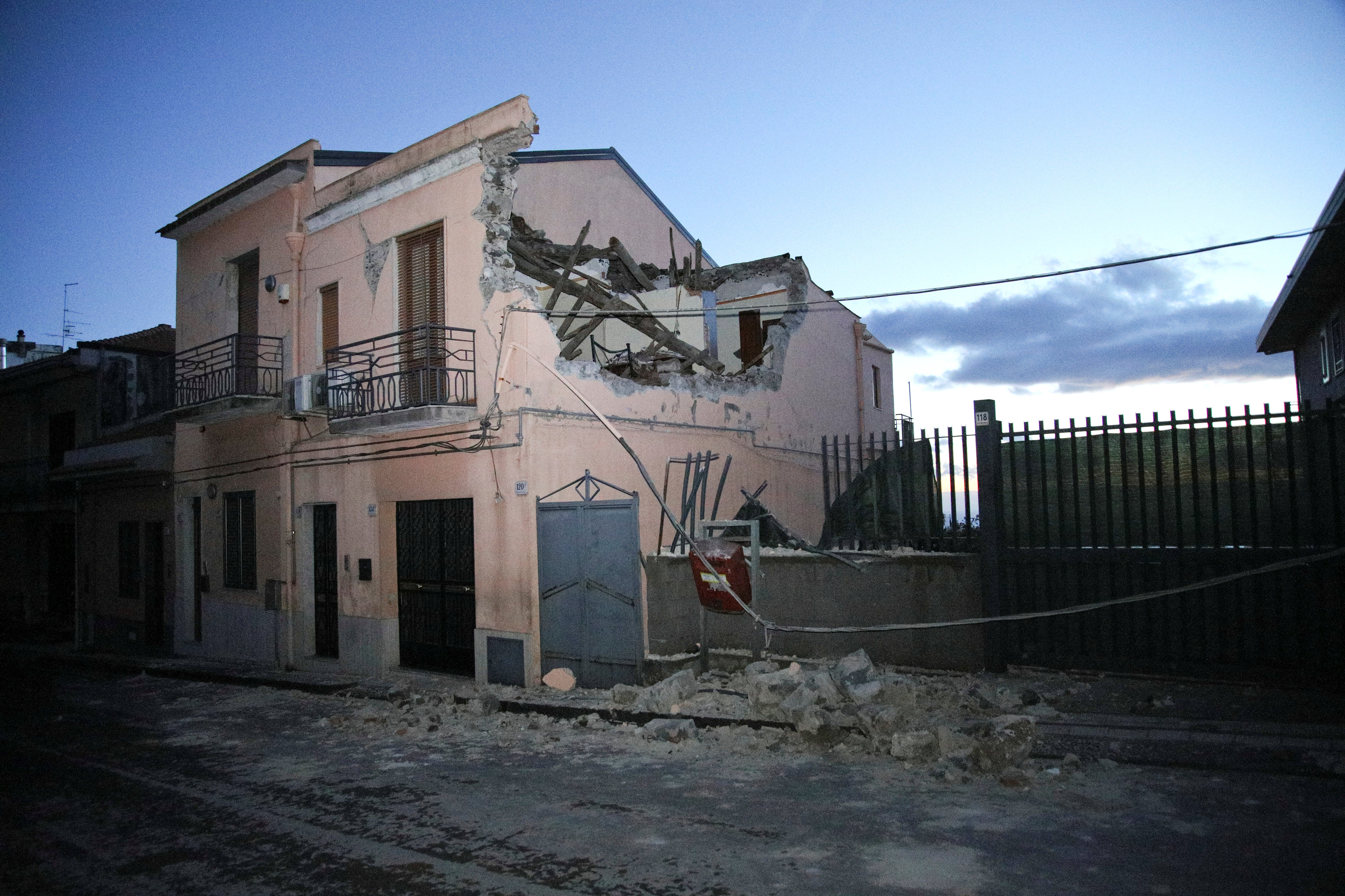 Etna, potres, Sicilija, Foto Reuters