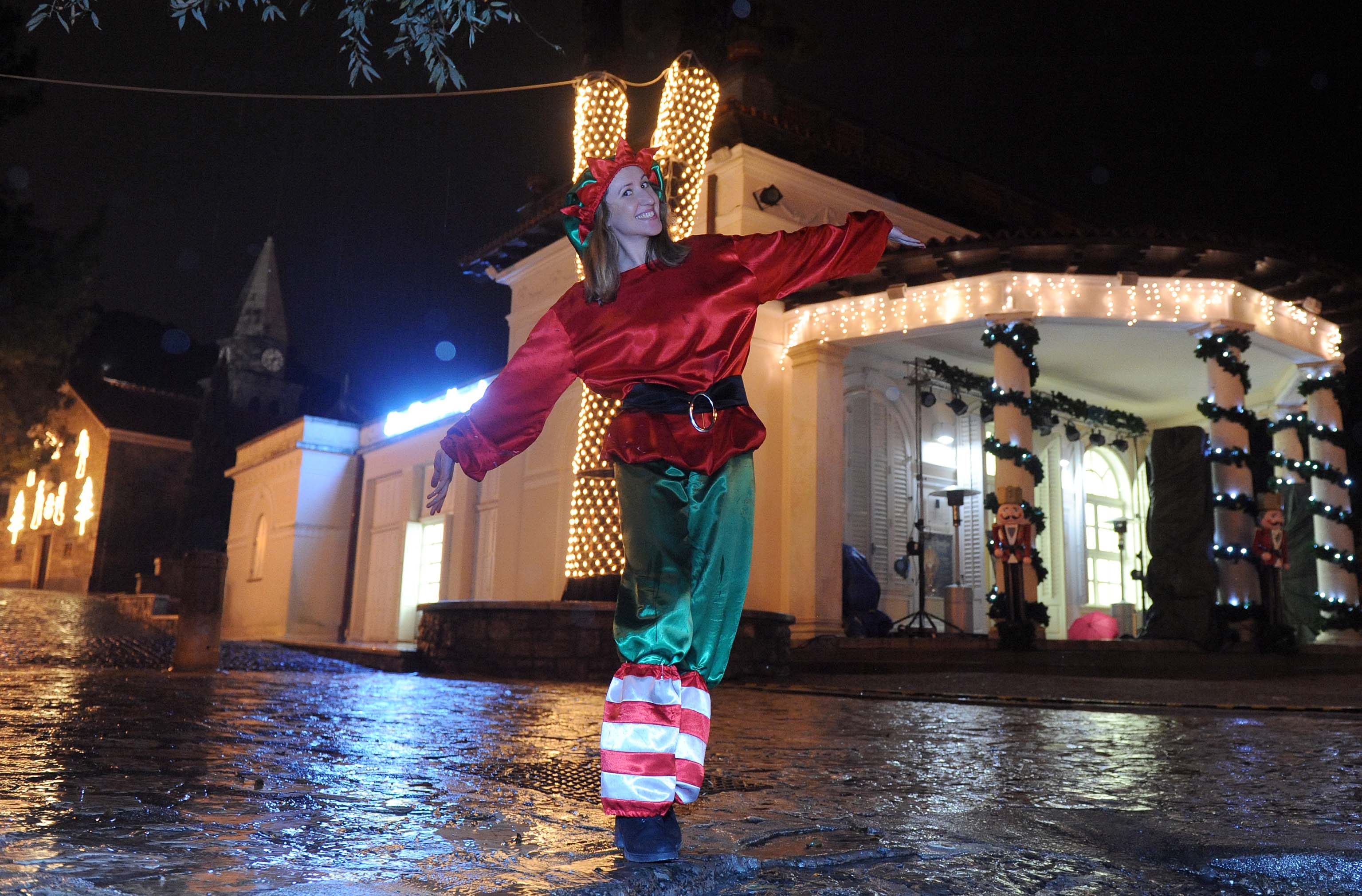 Ispred "Šporera" još uvijek blagdanski ugođaj / Foto Marko GRACIN