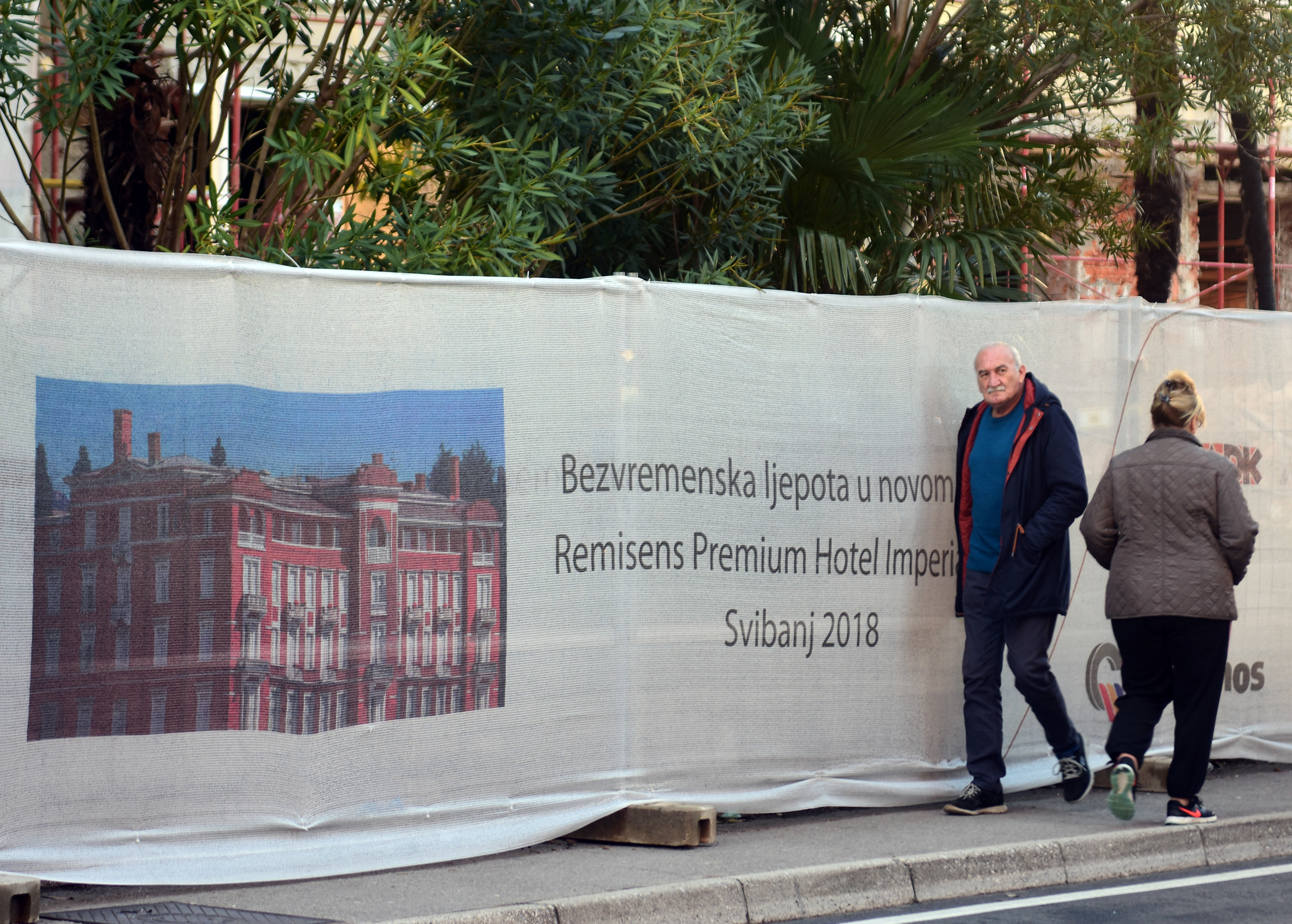 Hotel Imperial je opasan skelama / Foto Marin ANIČIĆ