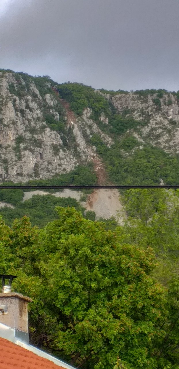 Odron s vrha Kotač u Grižanama, snimio Marijan BOLJEŠIĆ