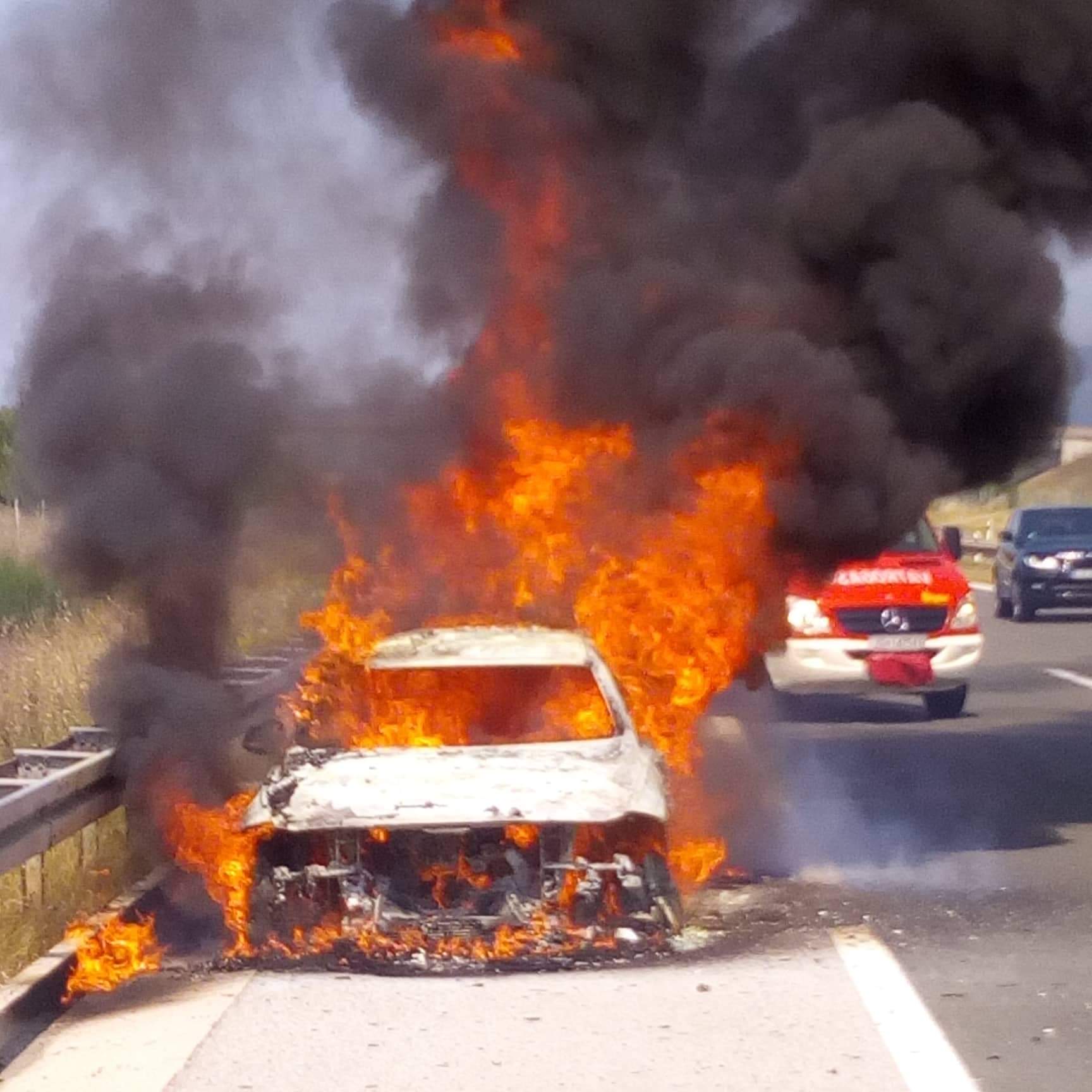 Požar automobila na A1 kod Gospića