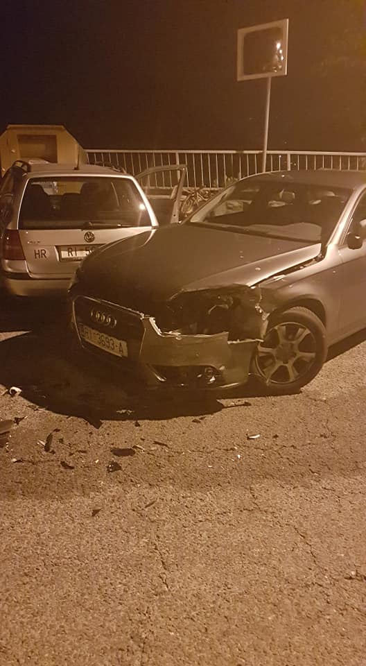Oštećeni automobili u Sušačkoj Dragi / Foto facebook / Problemi u prometu - Riejka i okolica
