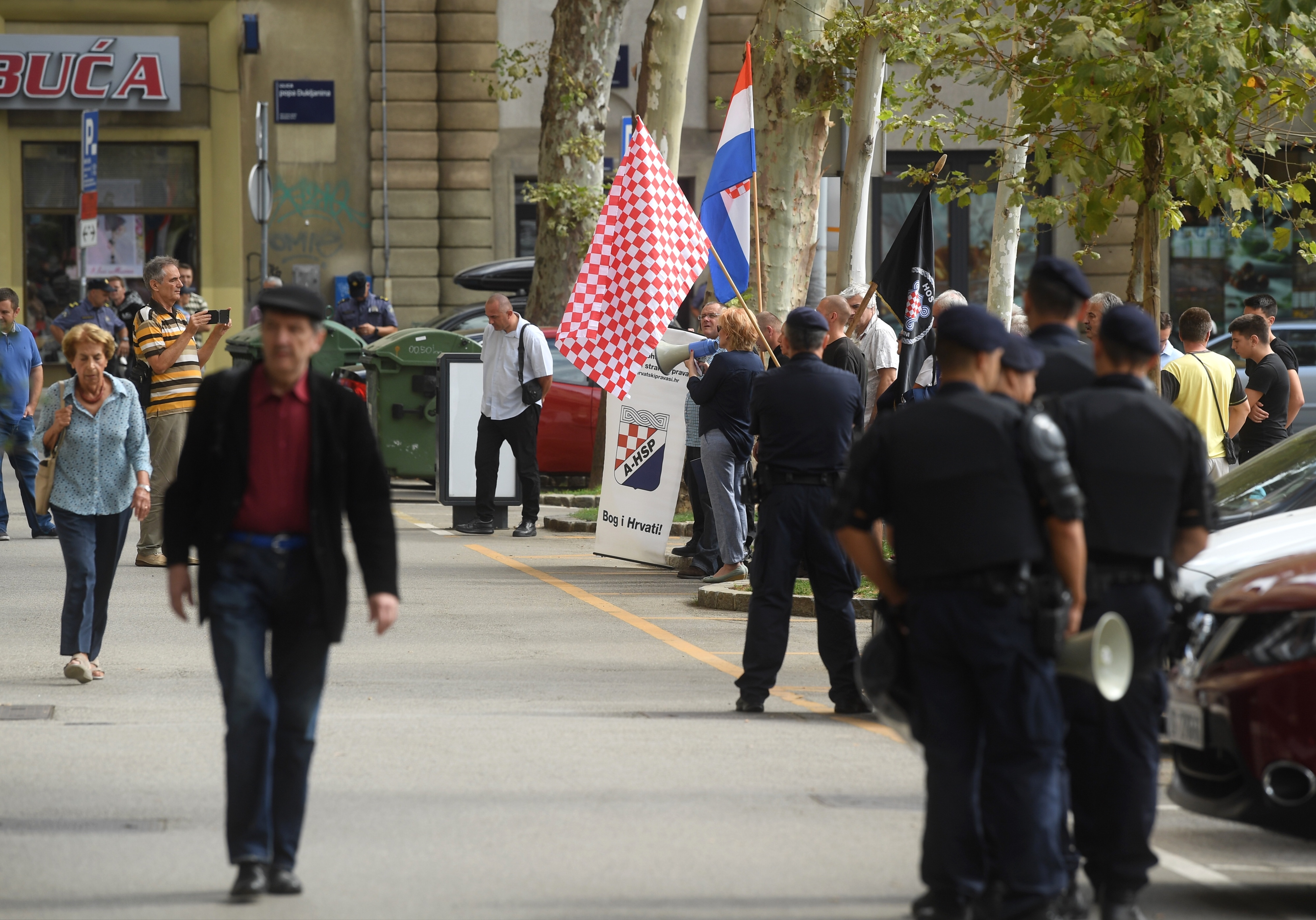 AHSP, prosvjed, sjedište HDZ-a, Foto Marko Lukunic/PIXSELL
