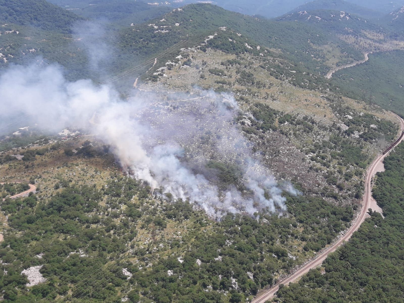 Požar uz prugu Škrljevo-Meja / Foto MORH