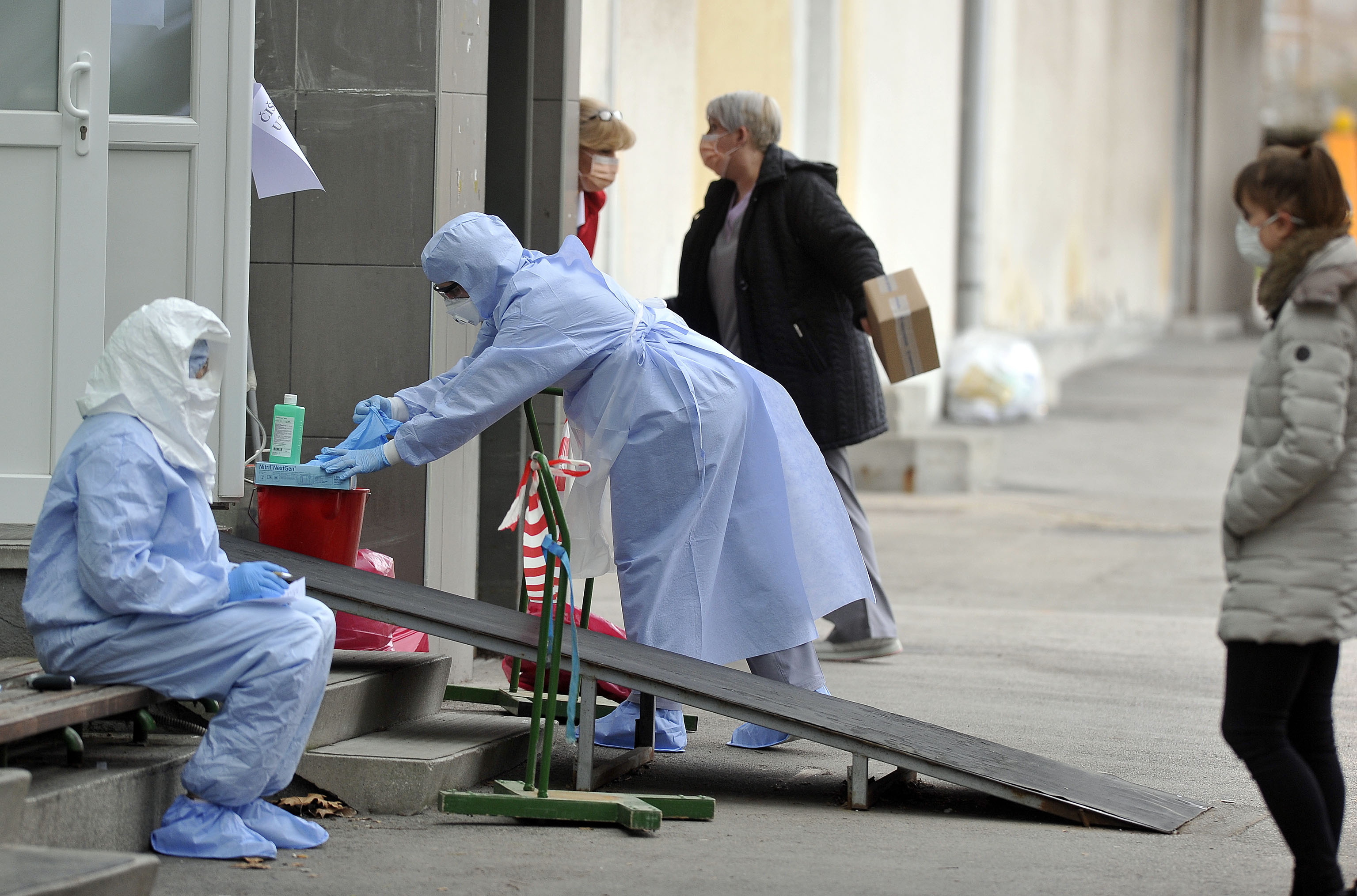 Koronavirus u zagrebačkoj Klinici za infektivne bolesti Fran Mihaljević / Snimio Davor KOVAČEVIĆ