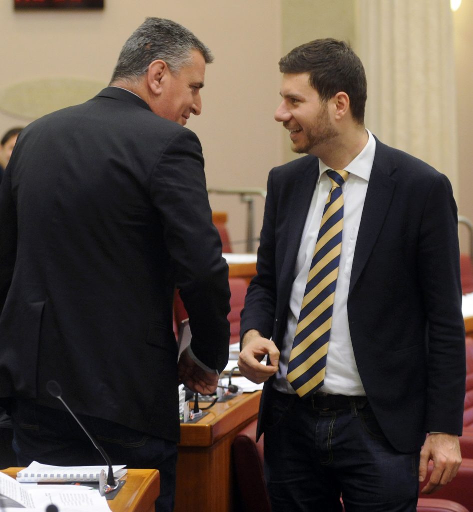 Esih seksi bruna Iskopali smo