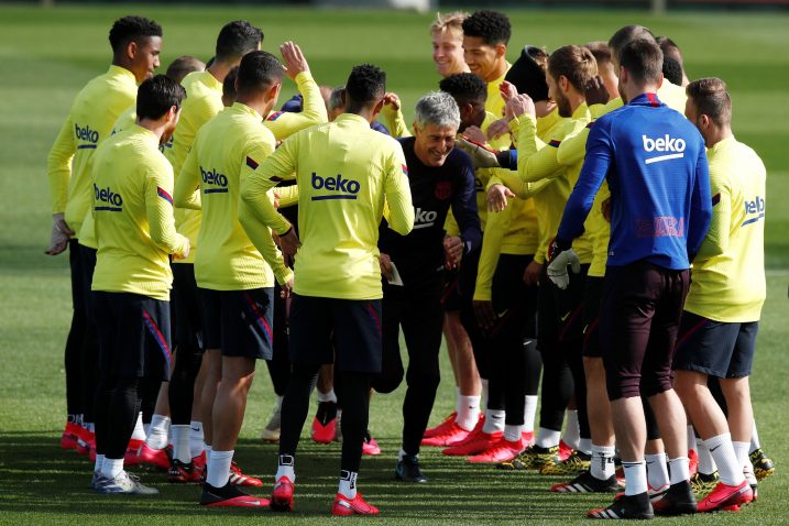 Quique Setien i igrači Barcelone/Foto REUTERS