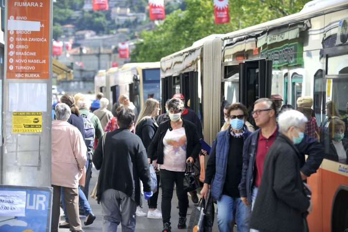 Autobusi u travnju gotovo da i nisu vozili, no s popuštanjem mjera izolacije počeli su rasti i gubici javnog gradskog prijevoznika / Foto Vedran Karuza