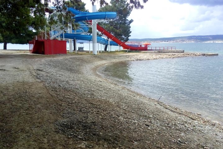 More tijekom zime odnese puno materijala koji je potrebno nadomjestiti / Foto GRAD CRIKVENICA