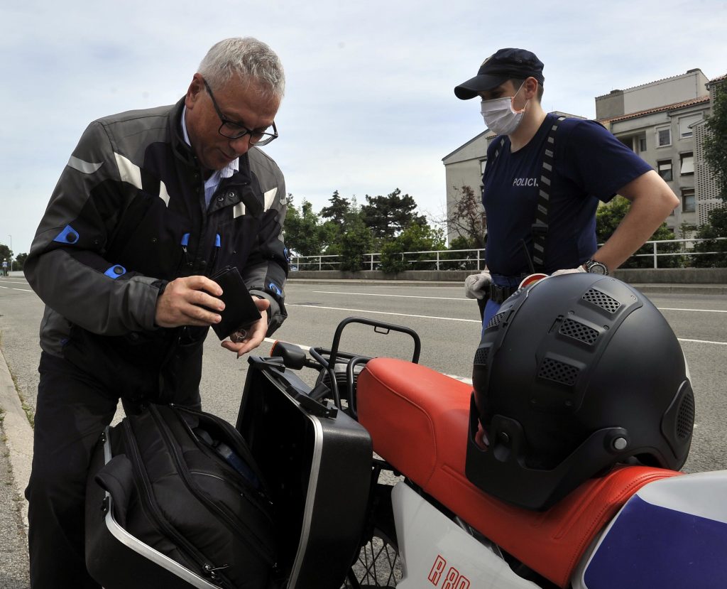 Iskusan i savjestan motociklist dao je savjet mladim vozačima - Herman Haller / Snimio Damir ŠKOMRLJ