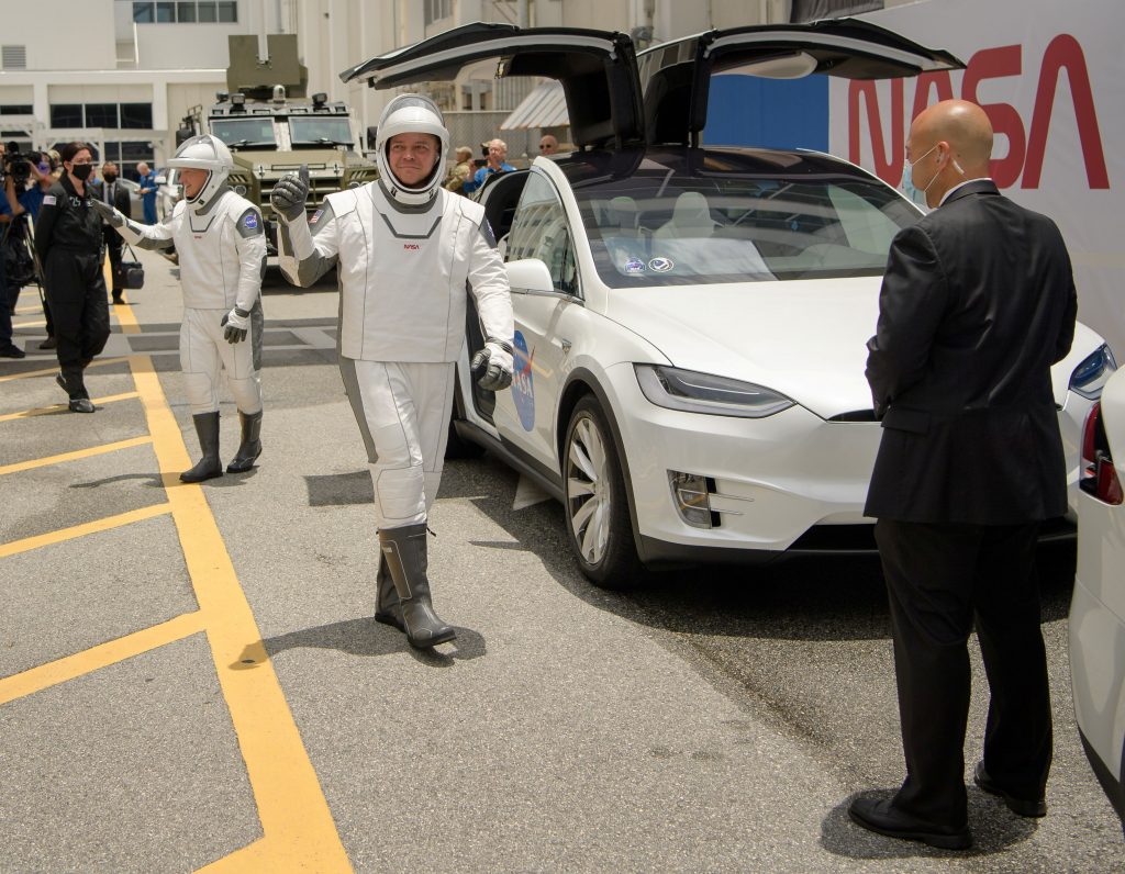 astronauti Hurley i Behnken trebali su nakon 19-satnog leta u novoj kapsuli Crew Dragon pristati na Međunarodnu svemirsku postaju (ISS) / REUTERS
