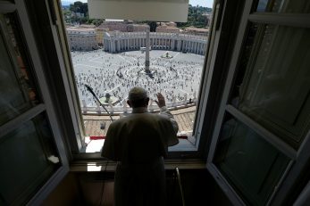 Papa Franjo se obratio vjernicima na Trgu sv. Petra / Foto: REUTERS