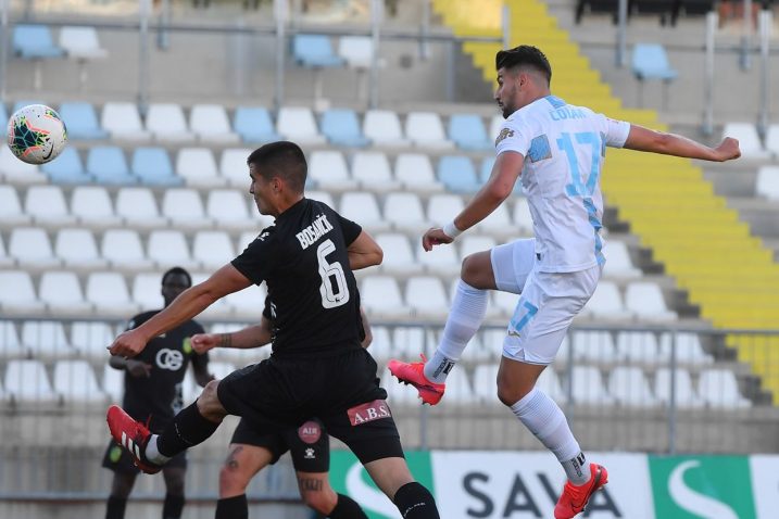 Mirko Antonio Čolak nadvisio je Petra Bosdančića, braniča Puljana/Foto www.hnk-rijeka.hr