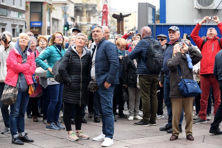 I jučer je Rijeka bila puna turista, gosti iz Francuske razgledali su brojne znamenitosti / Snimio Ivica TOMIĆ