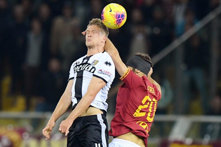 Andreas Cornelius (Parma) i Federico Fazio (Roma)/Foto REUTERS