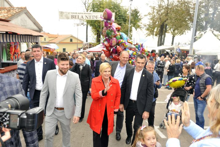 Kolinda Grabar-Kitarović srdačno je dočekana u Kastvu / Snimio Vedran KARUZA