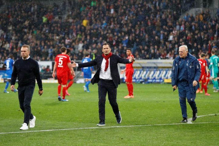 S navijačima su išli razgovarati i trener Bayerna Hansi Flick, sportski direktor Hasan Salihamidžić i pomoćni trener Hermann Gerland/Foto REUTERS